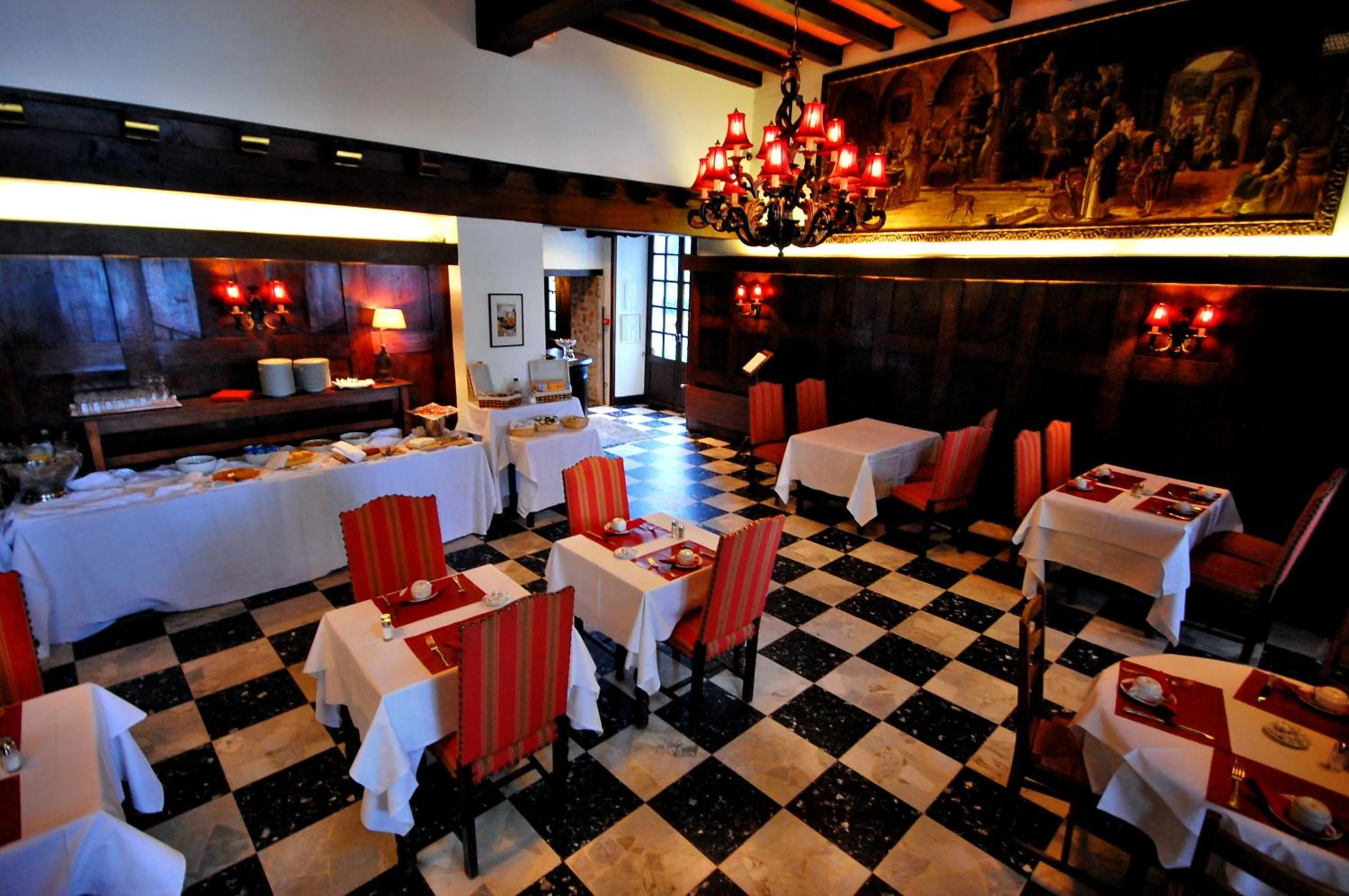 Restaurant/places to eat in Grand Hôtel de l'Abbaye
