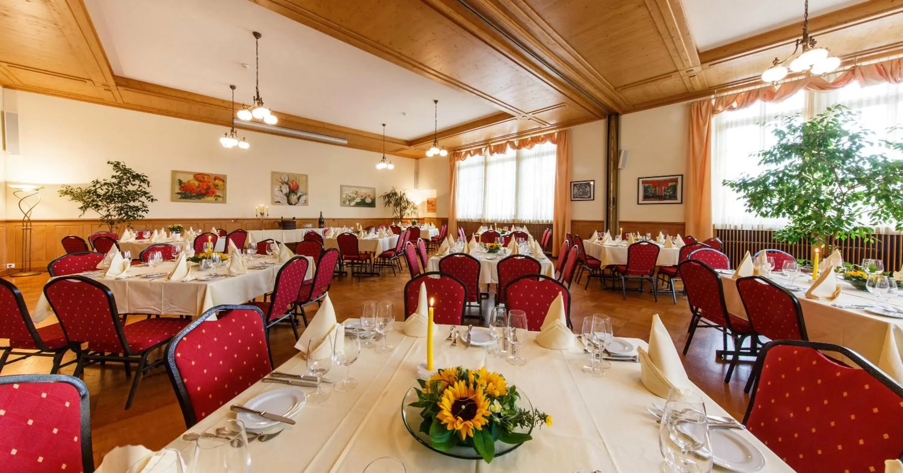 Restaurant/Places to Eat in Hotel Emmental
