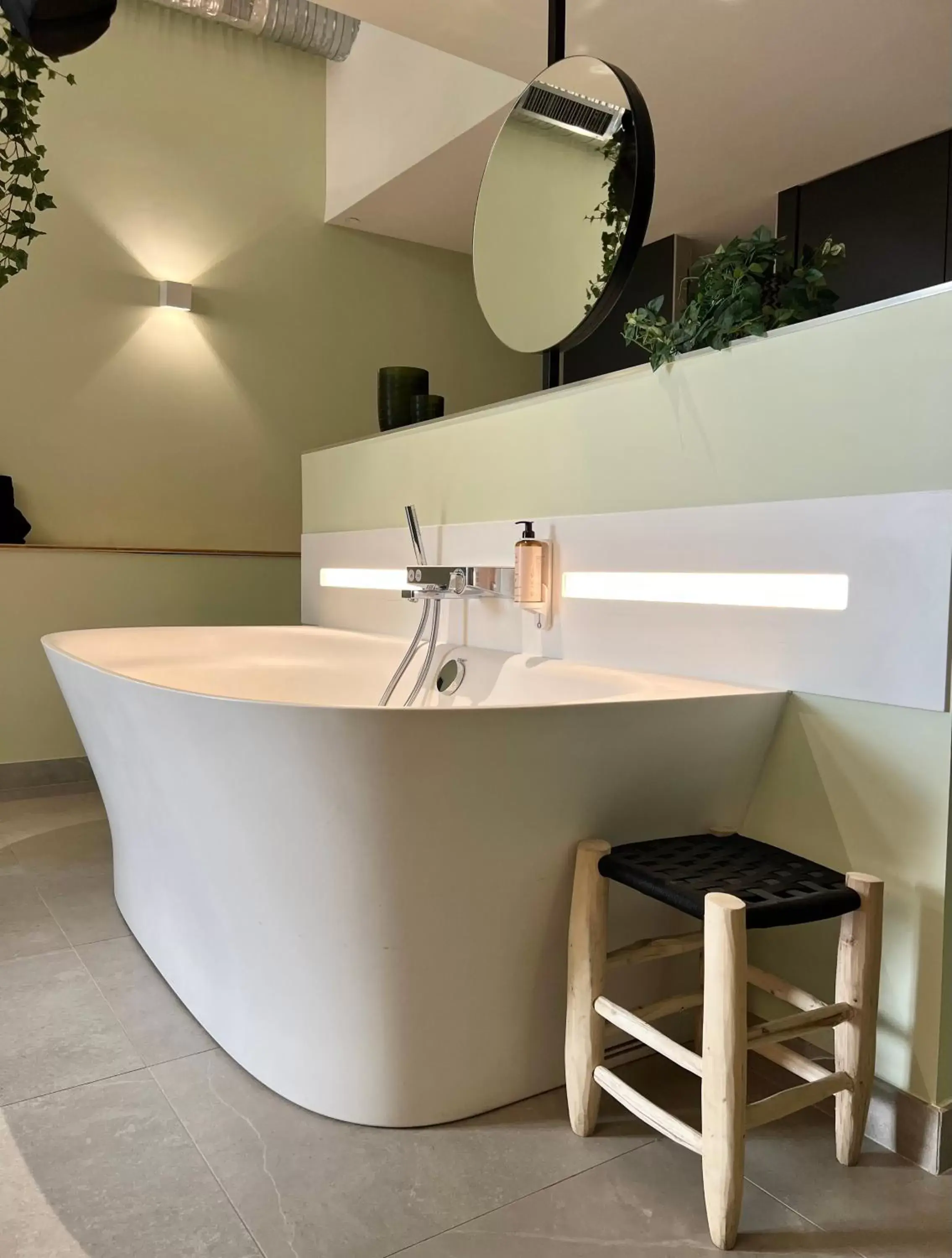 Bath, Bathroom in MiHotel Comte