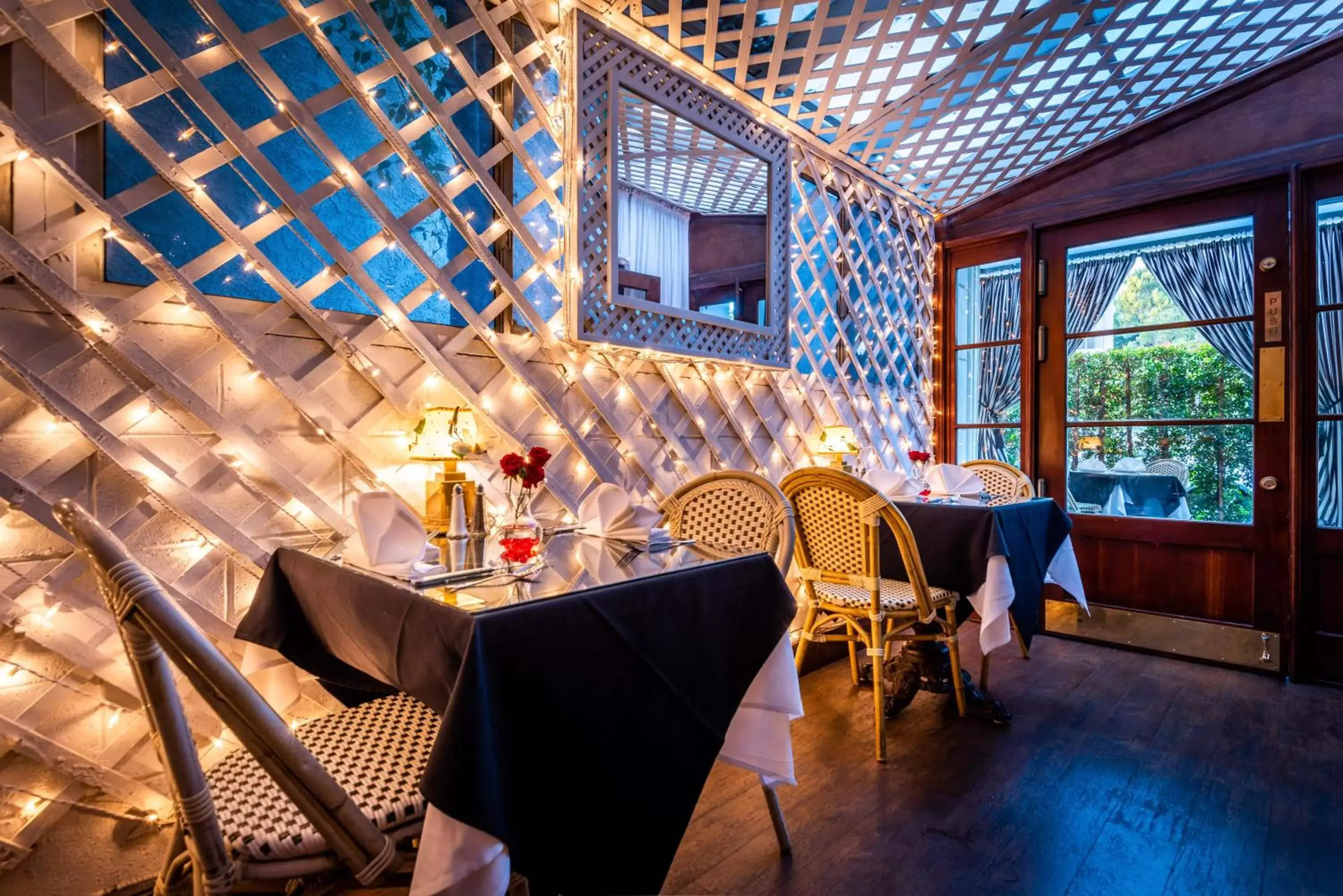 Restaurant/places to eat in Beverly Hills Plaza Hotel & Spa Restaurant/places to eat in Beverly Hills Plaza Hotel & Spa