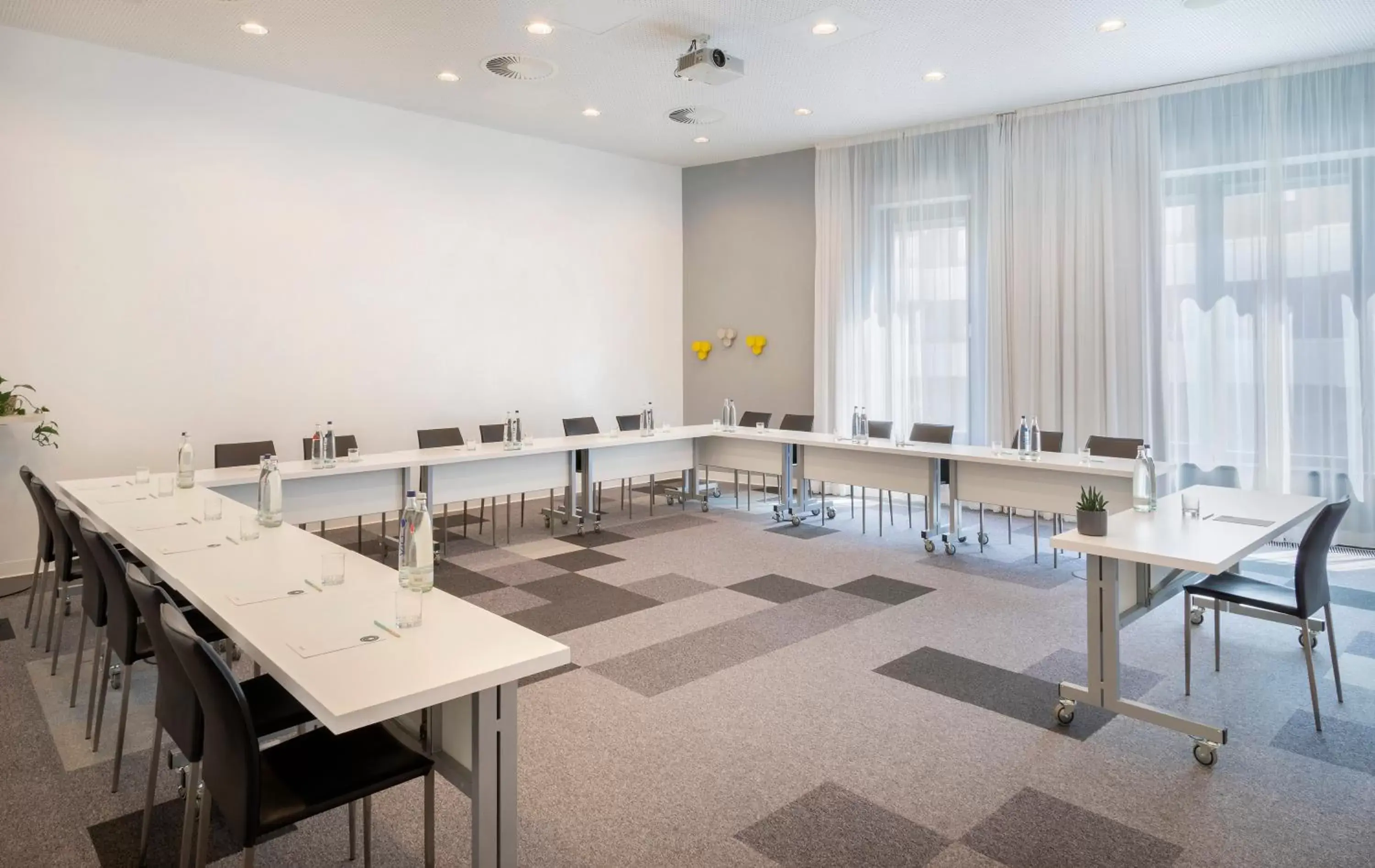 Meeting/conference room in INNSiDE by Meliá Frankfurt Ostend