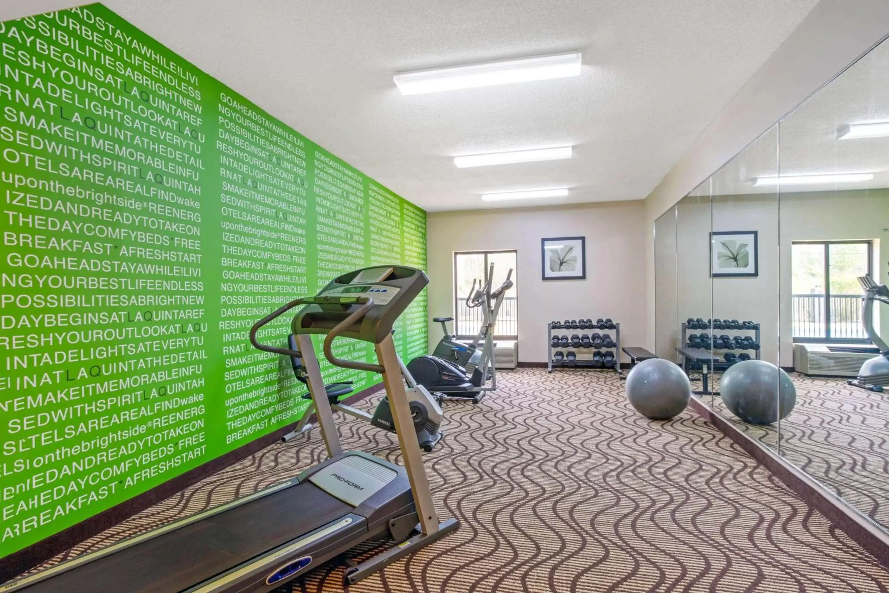 Fitness centre/facilities, Fitness Center/Facilities in La Quinta Inn by Wyndham Moss Point - Pascagoula