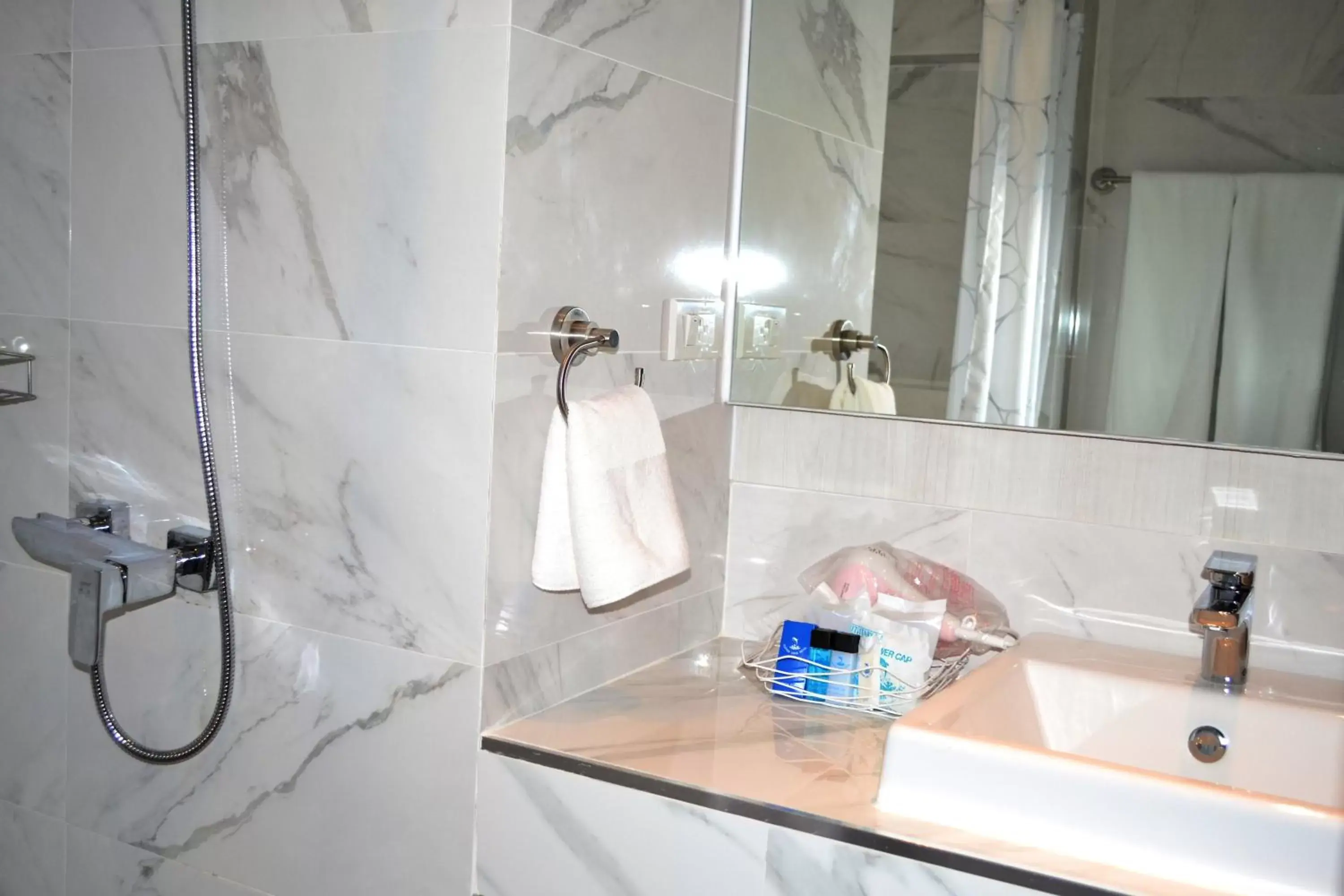 Bathroom in Flipper Lodge Hotel - SHA Extra Plus