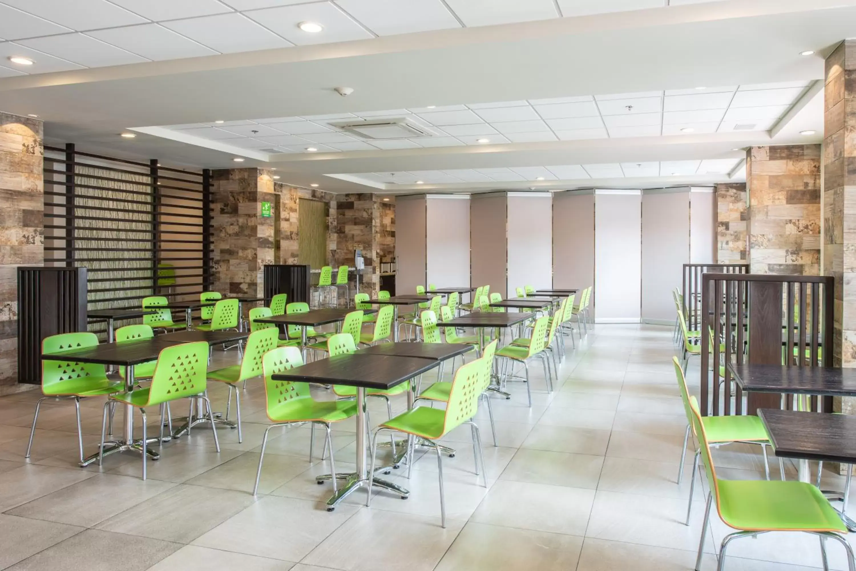 Breakfast, Restaurant/Places to Eat in Holiday Inn Express and Suites Celaya, an IHG Hotel