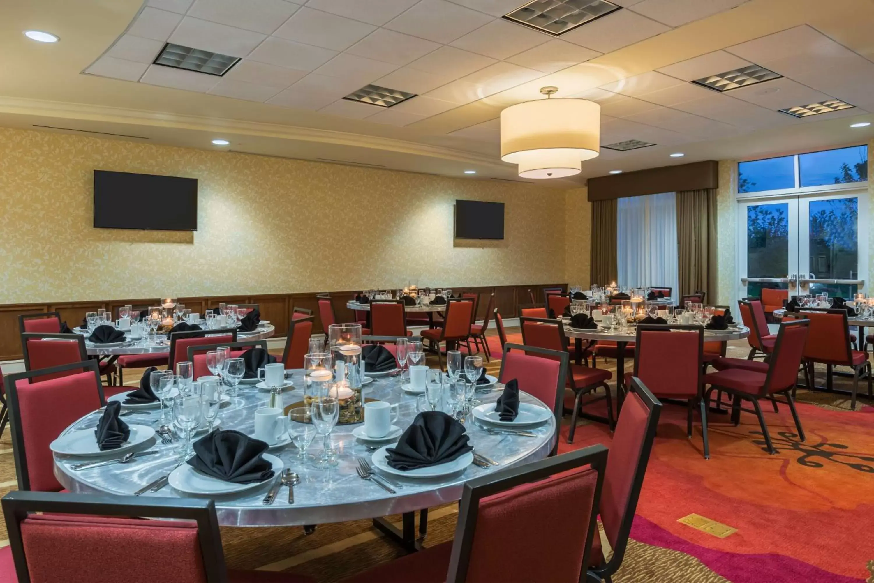 Meeting/conference room, Restaurant/Places to Eat in Hilton Garden Inn Wayne