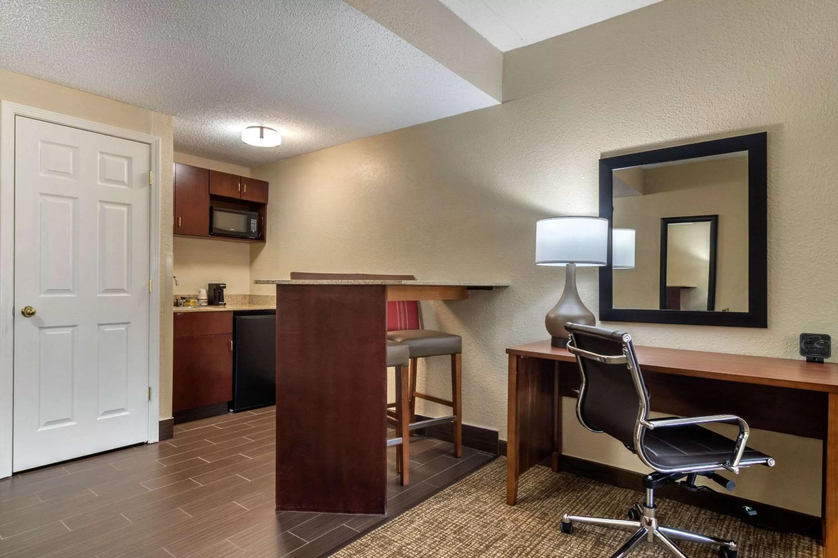 Photo of the whole room in Comfort Suites Woodstock - Atlanta North