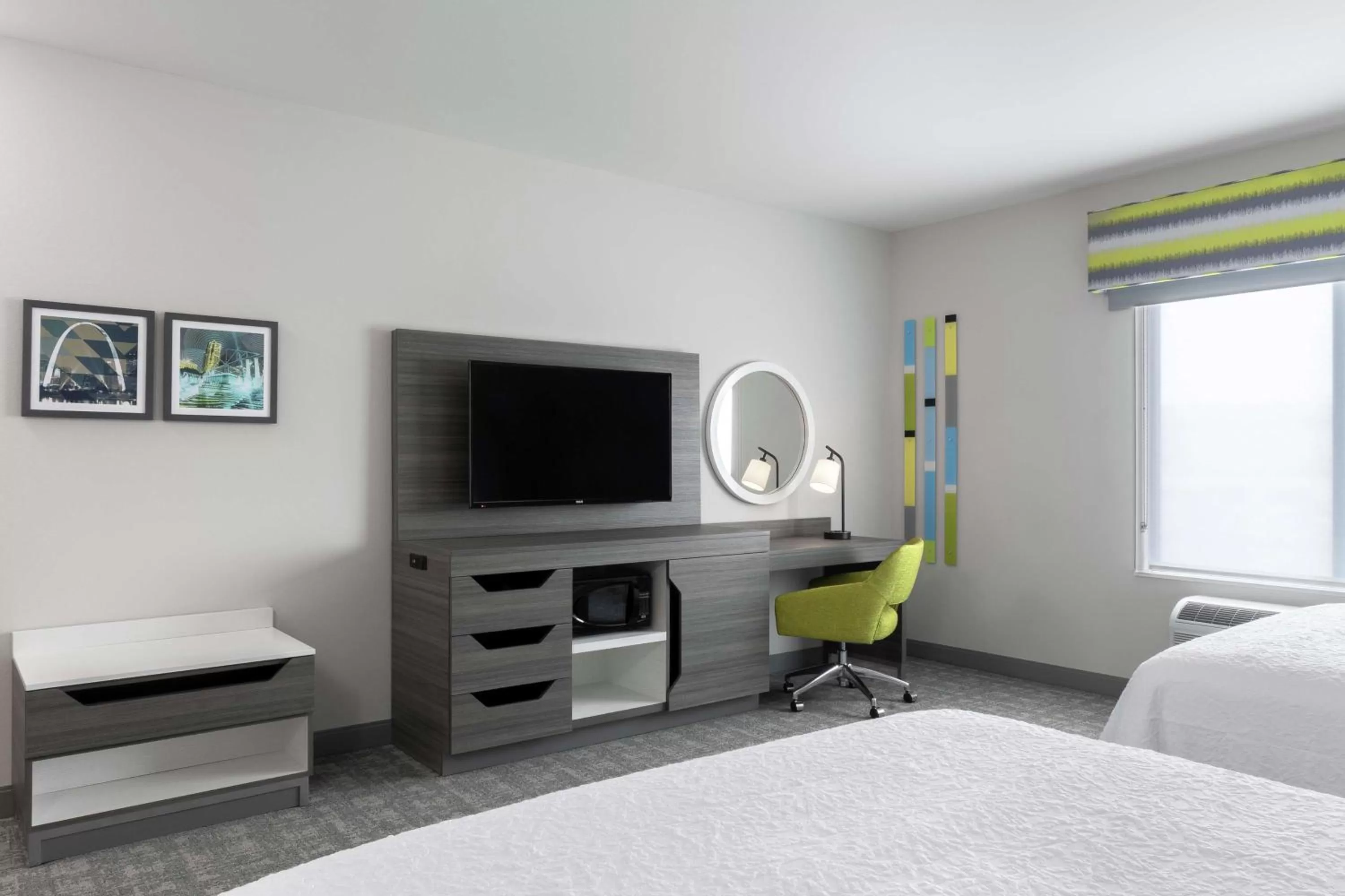 Bedroom, Bed in Hampton Inn O'Fallon, Il