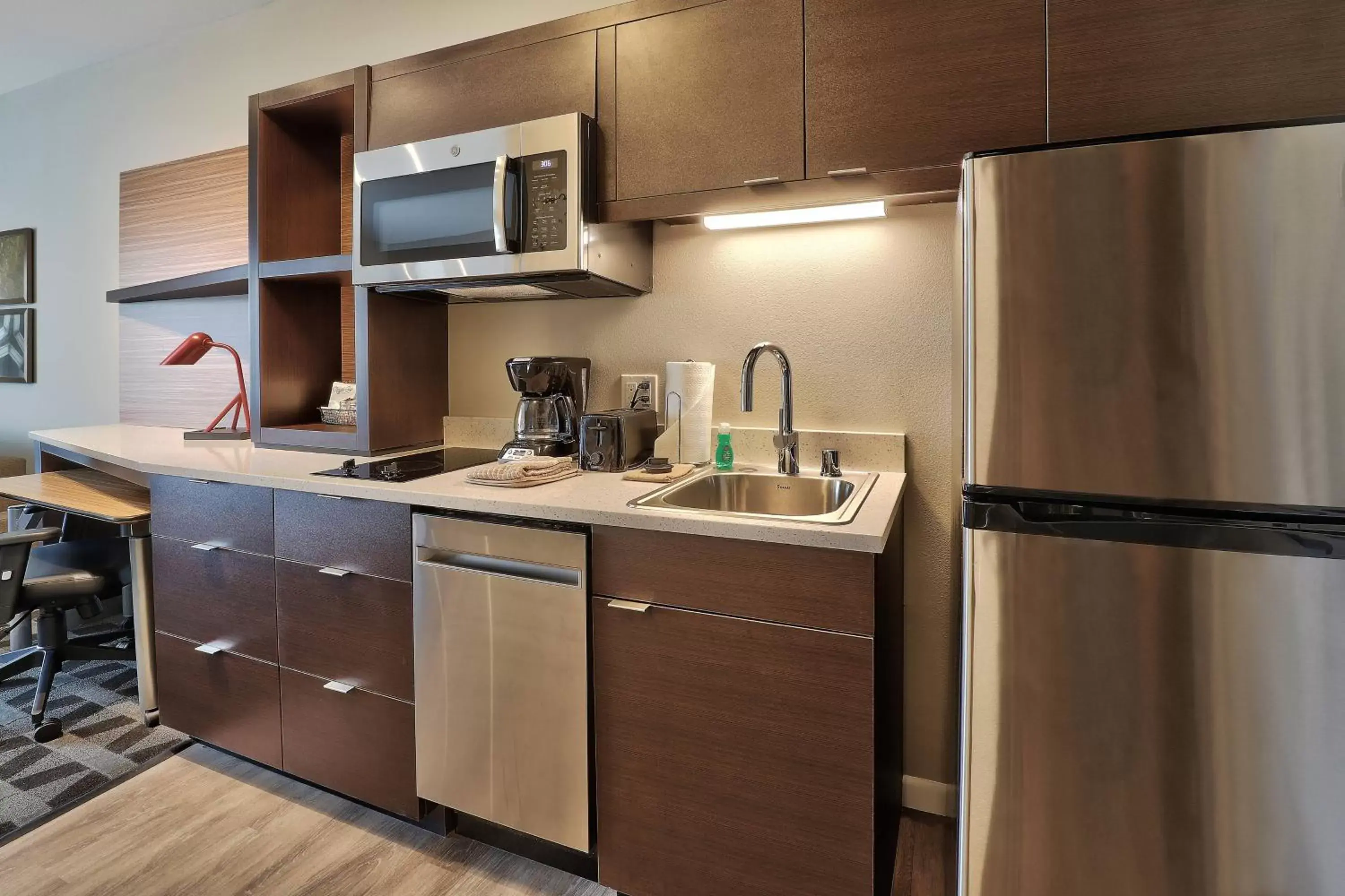 Photo of the whole room, Kitchen/Kitchenette in TownePlace Suites by Marriott Albuquerque Old Town