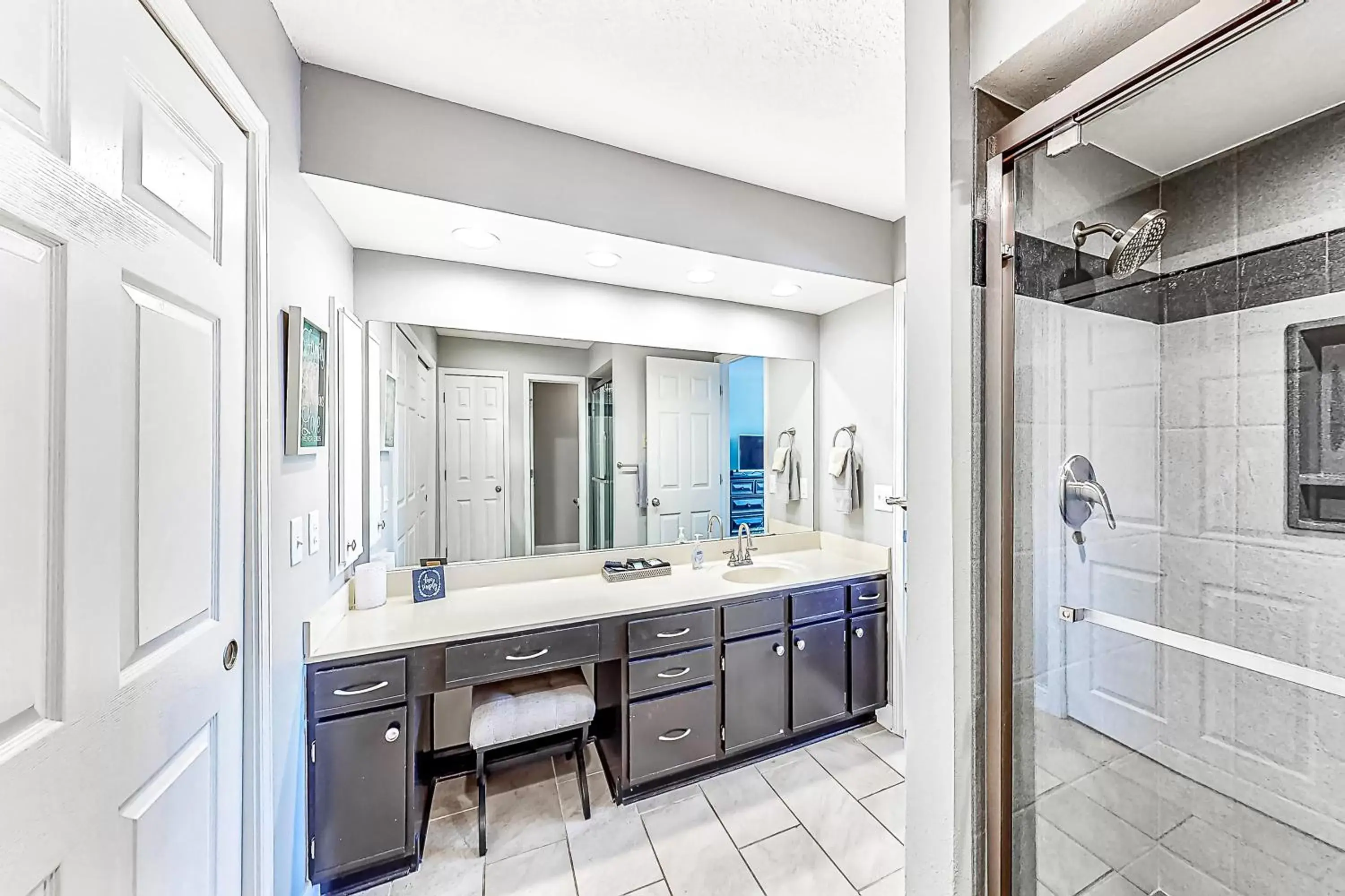 Bathroom in Thousand Hills - The Knollwood At Foothills