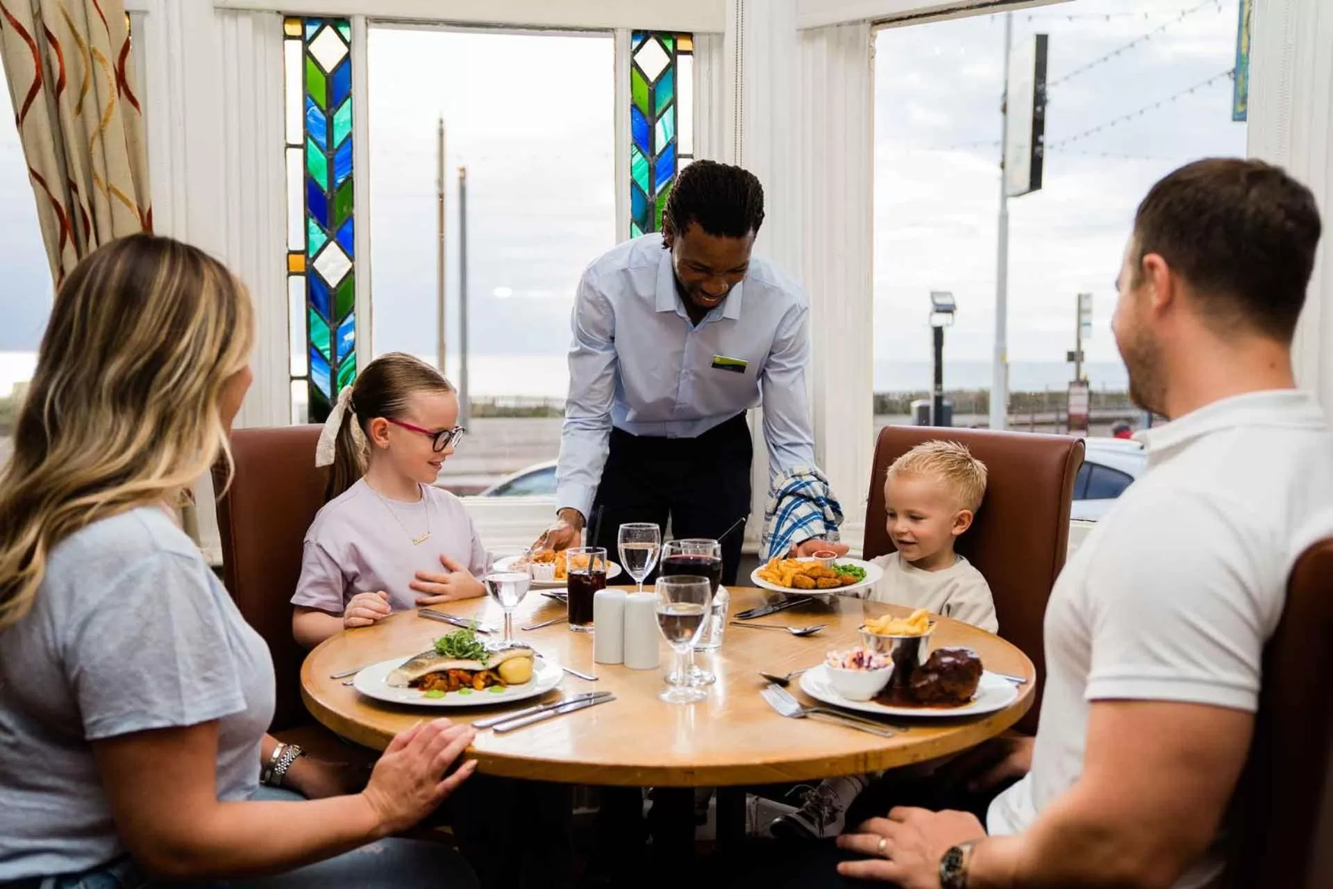 Restaurant/places to eat in Cliffs Hotel