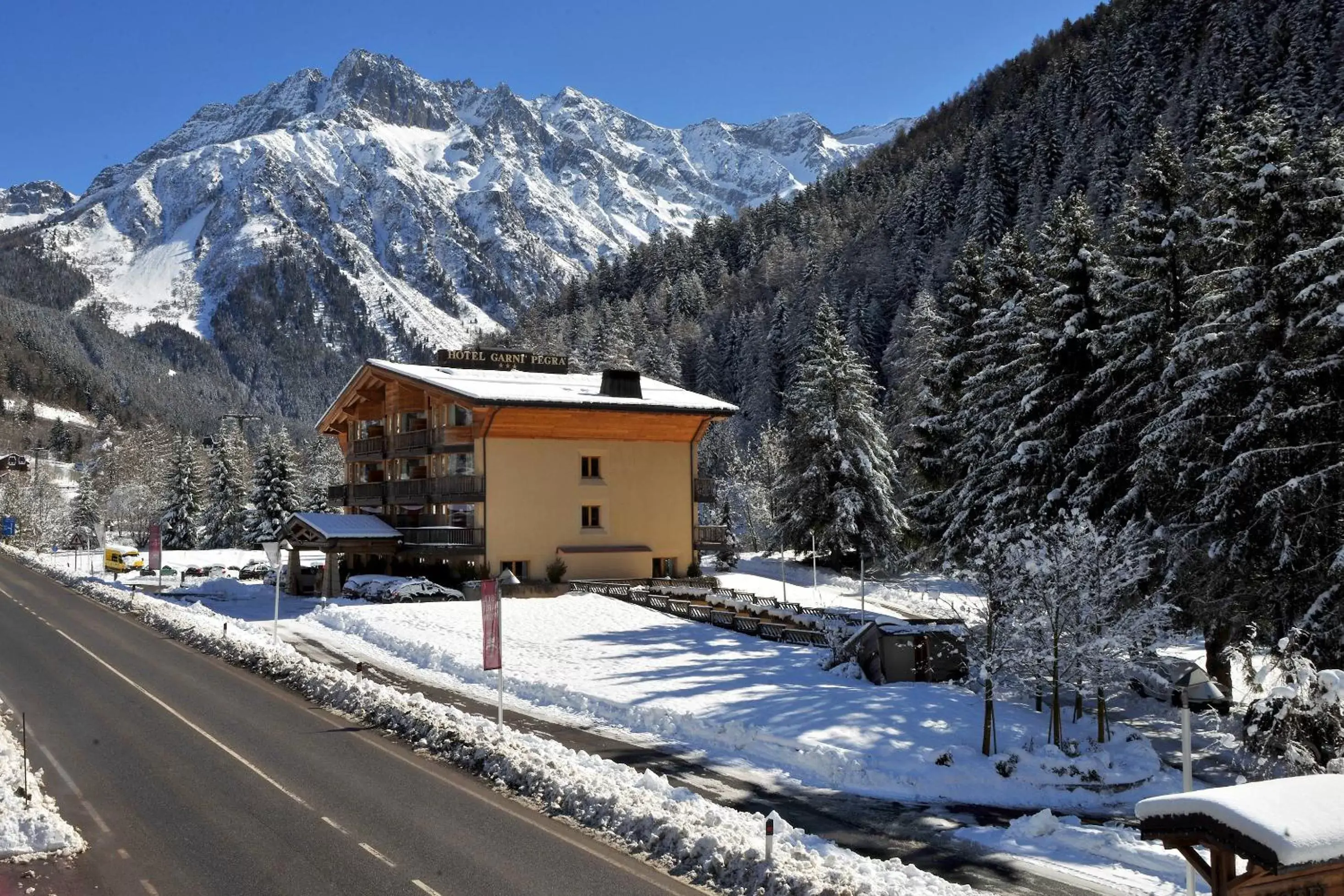 Property building, Winter in Hotel Garni Pegrà