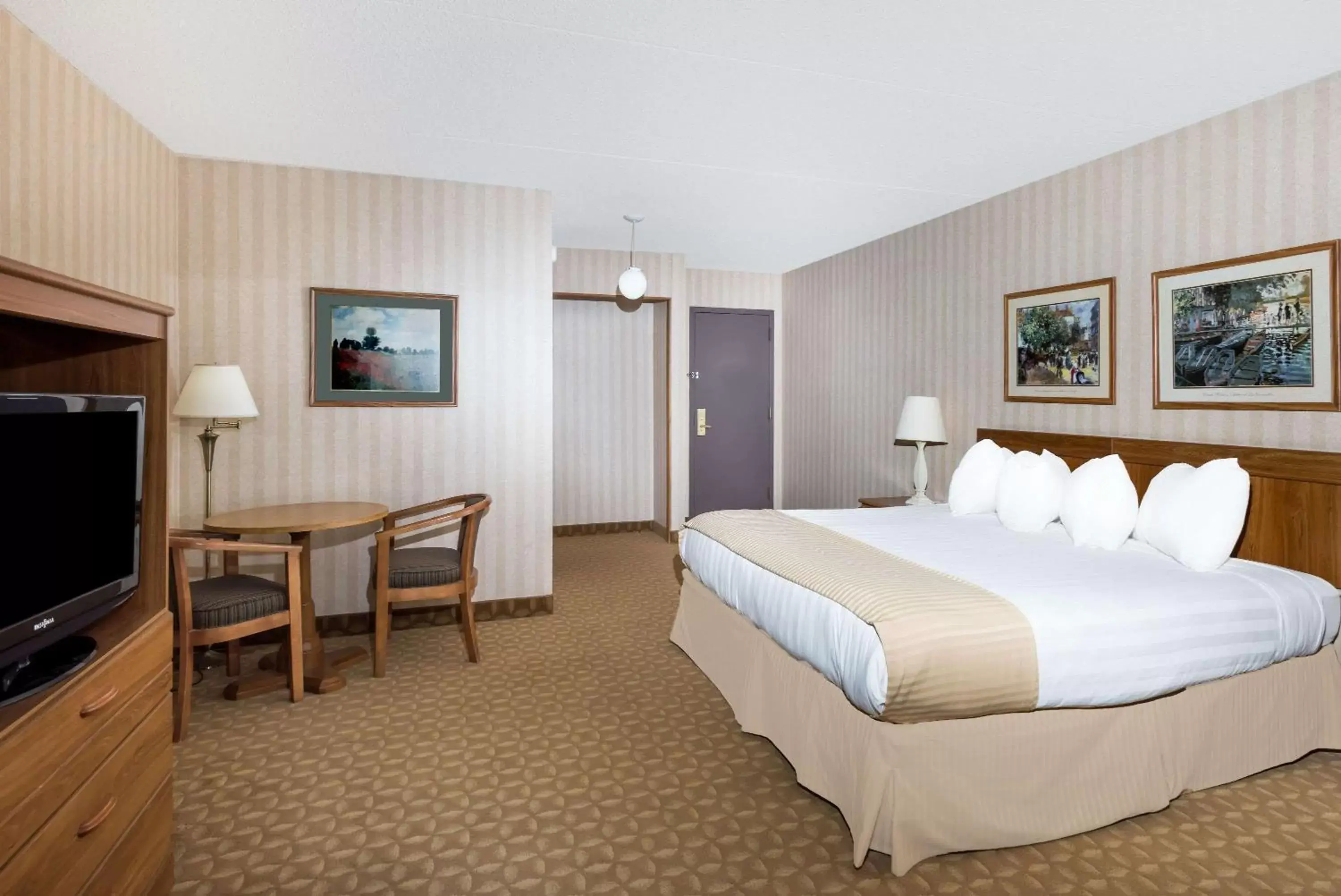 Photo of the whole room, Bed in Ramada by Wyndham Watertown