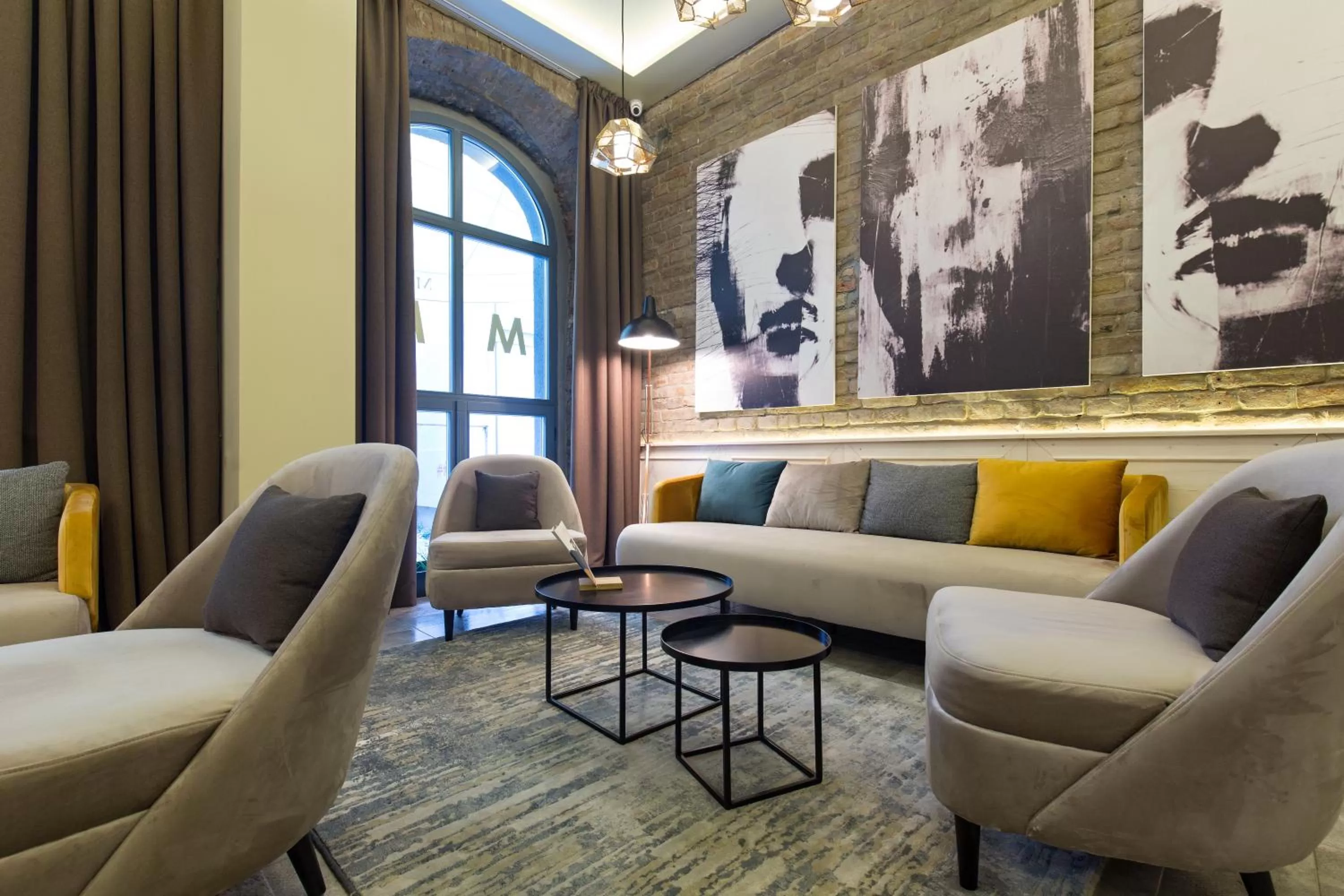 Communal lounge/ TV room in Marquise Hotel Garni