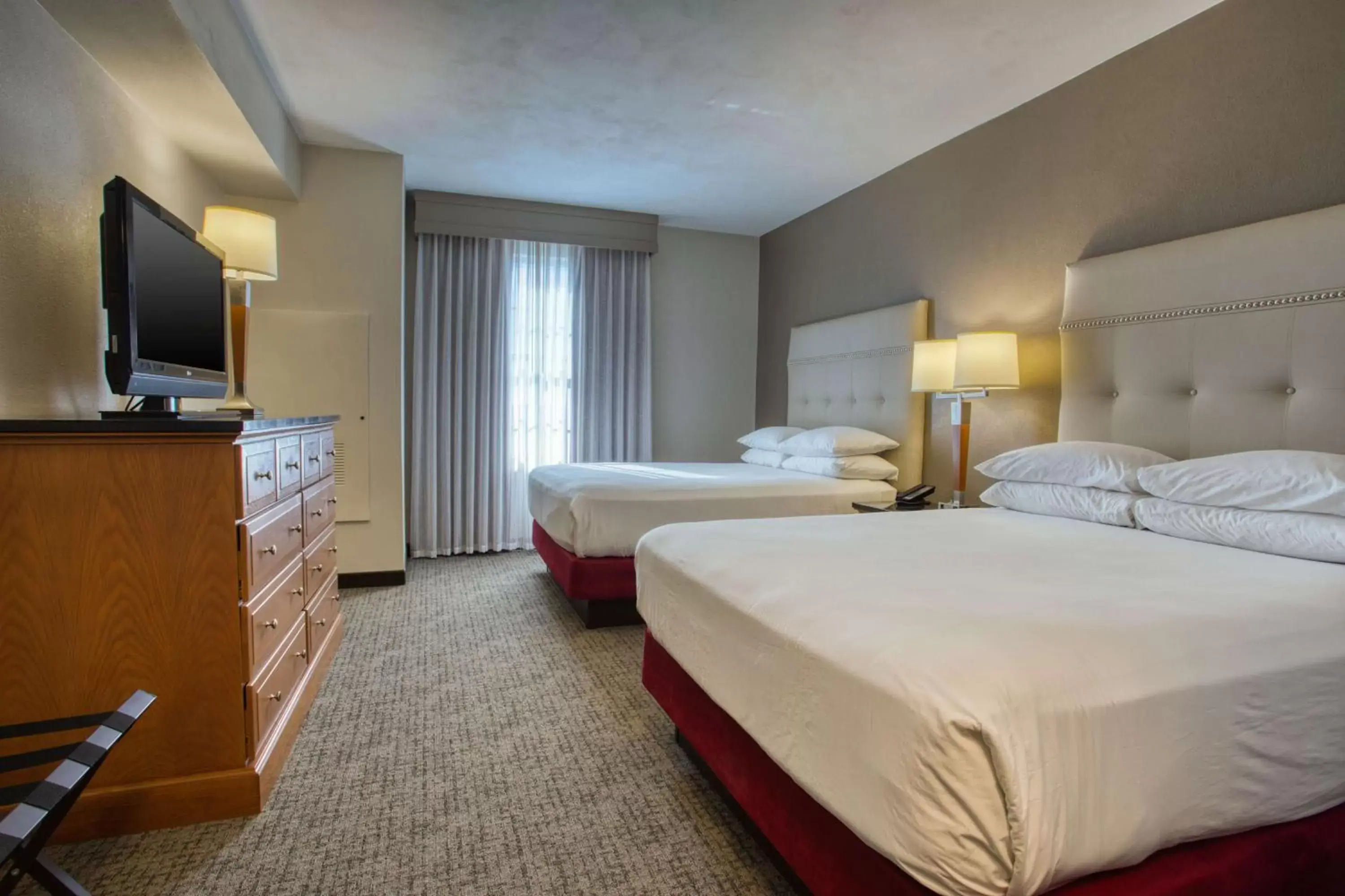 Photo of the whole room, Bed in Drury Inn & Suites San Antonio Near La Cantera