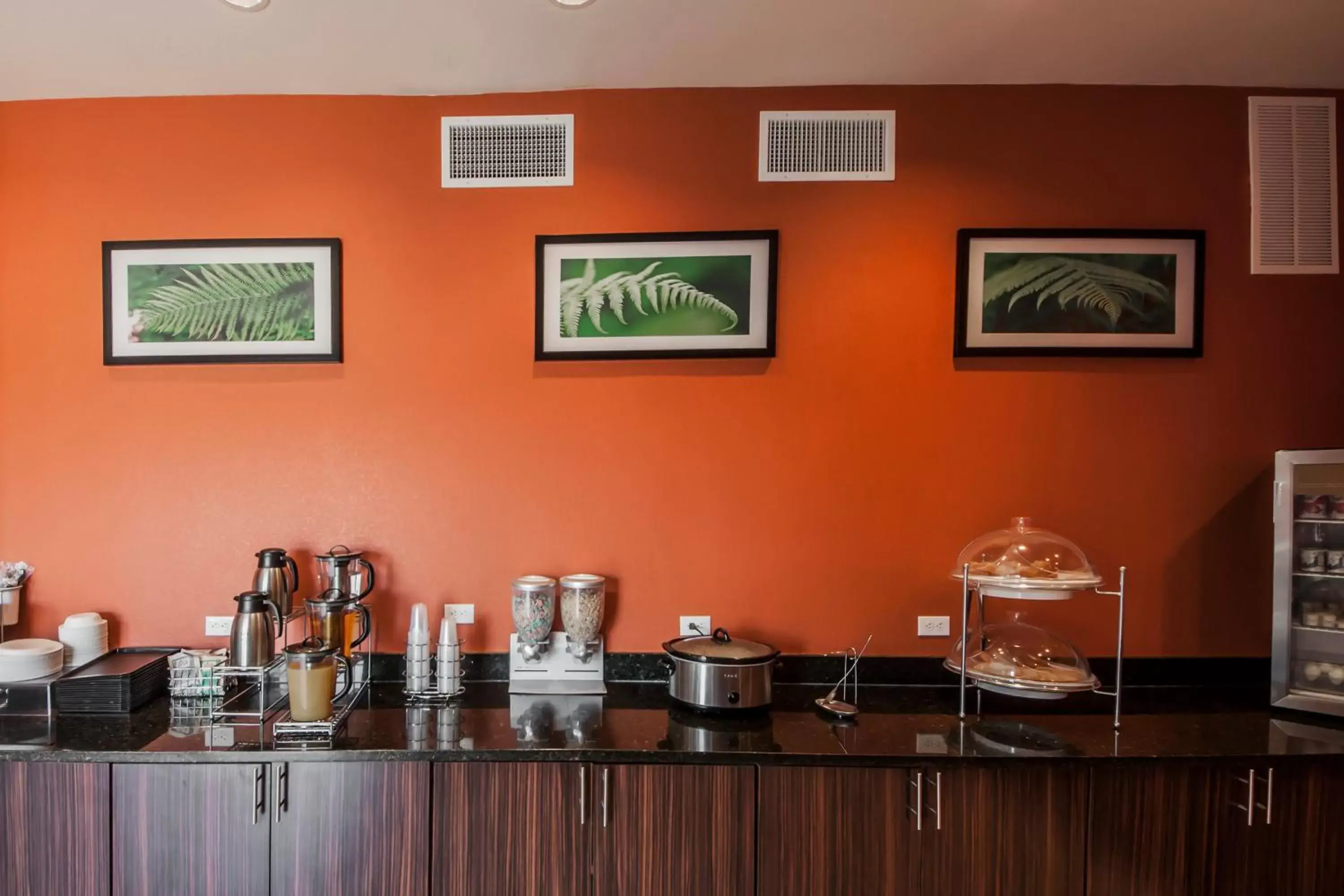 Continental breakfast, Restaurant/Places to Eat in Sleep Inn & Suites Hennessey North