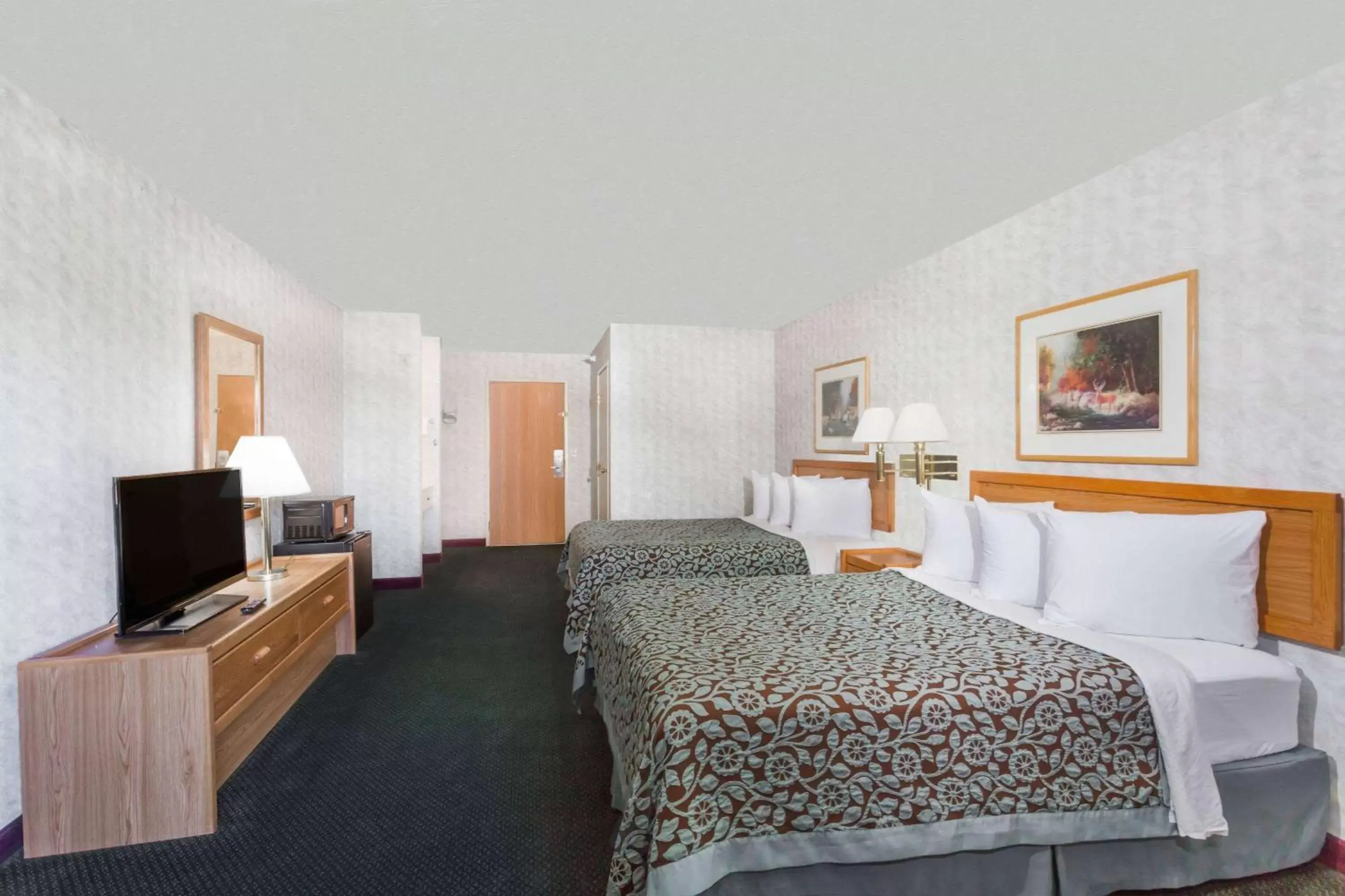Photo of the whole room, Bed in Days Inn by Wyndham West Yellowstone