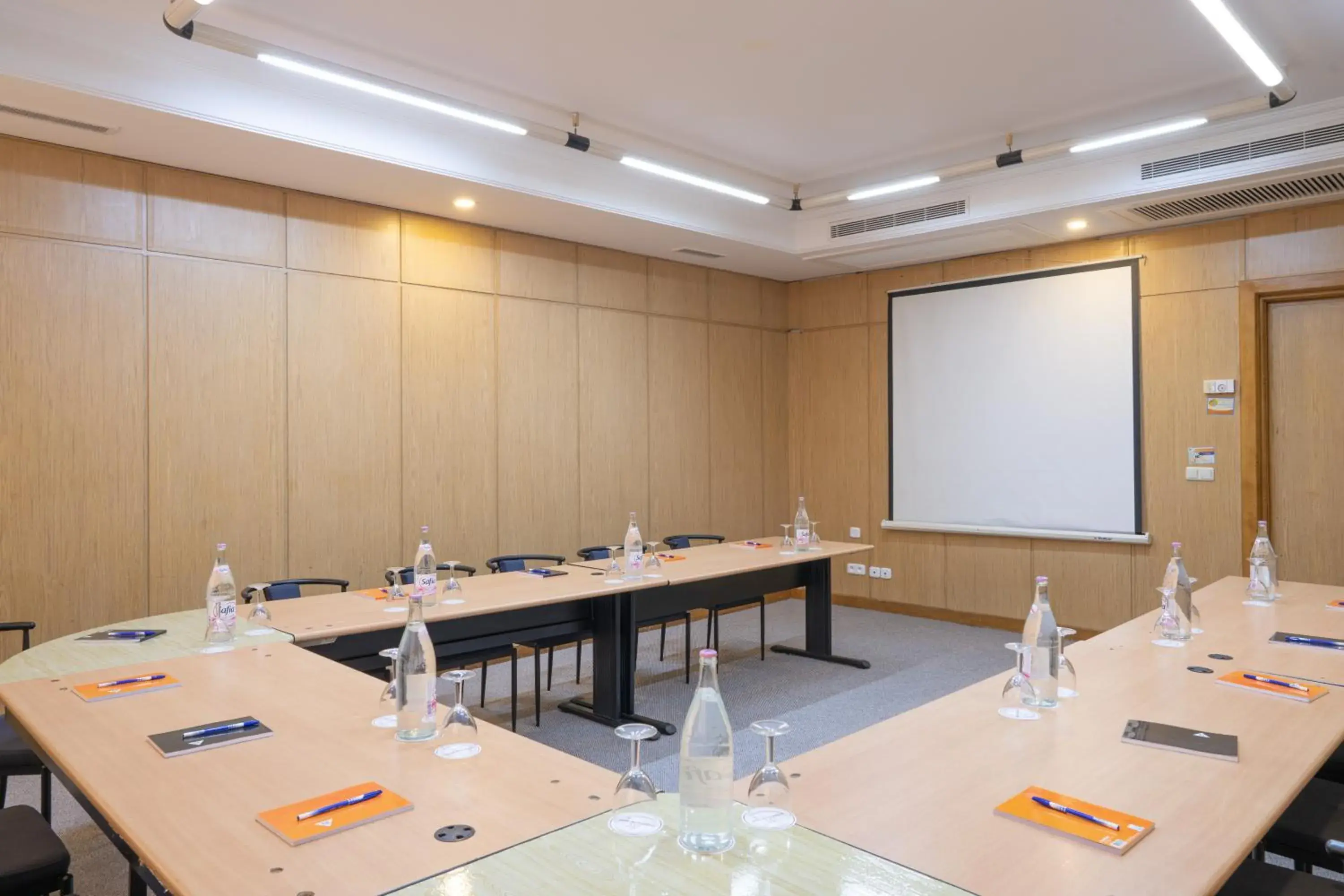 Meeting/conference room in Yadis Ibn Khaldoun Hotel