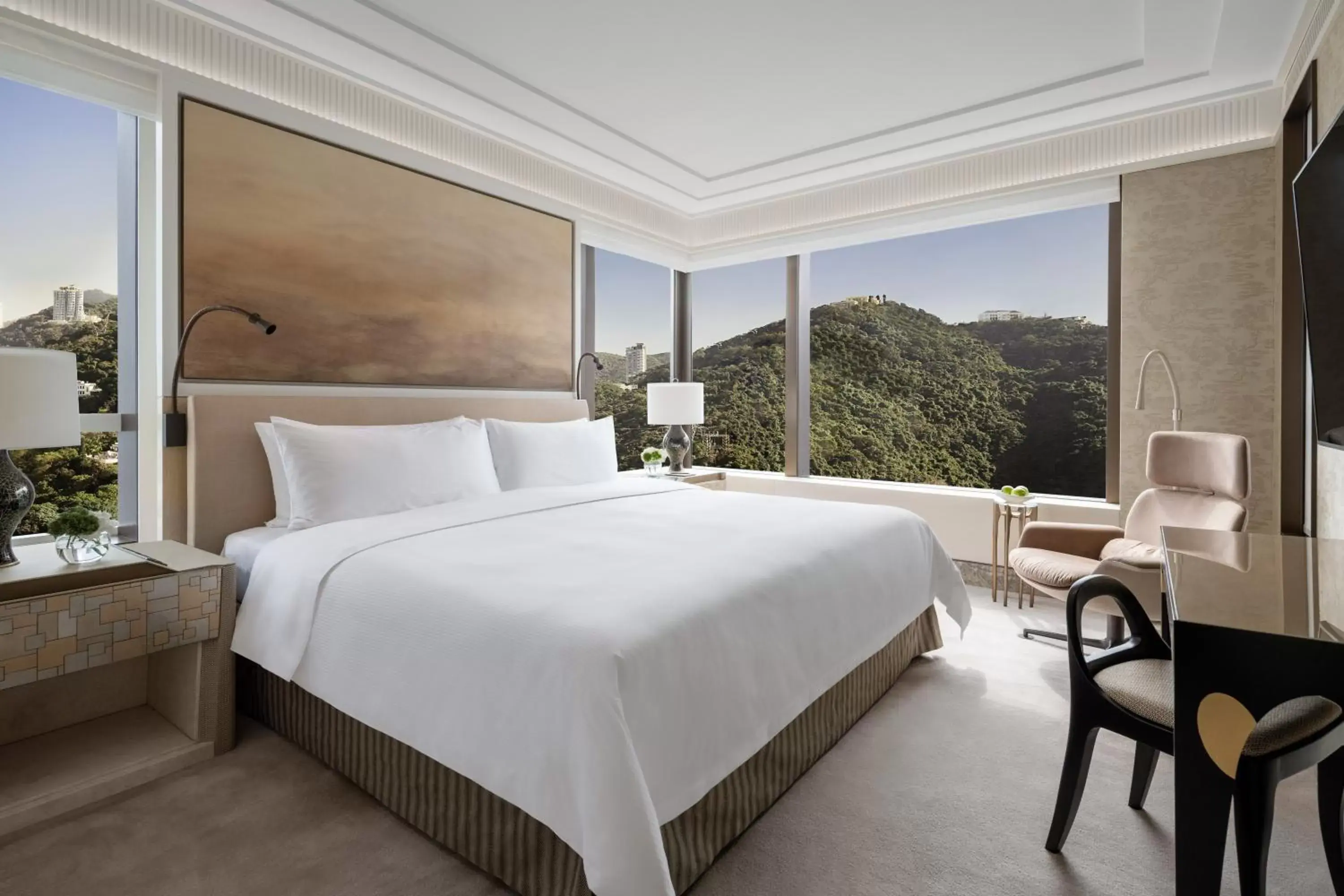 Bedroom in Island Shangri-La, Hong Kong