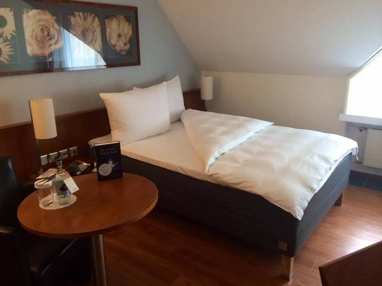 Photo of the whole room, Bed in Moevenpick Hotel Egerkingen