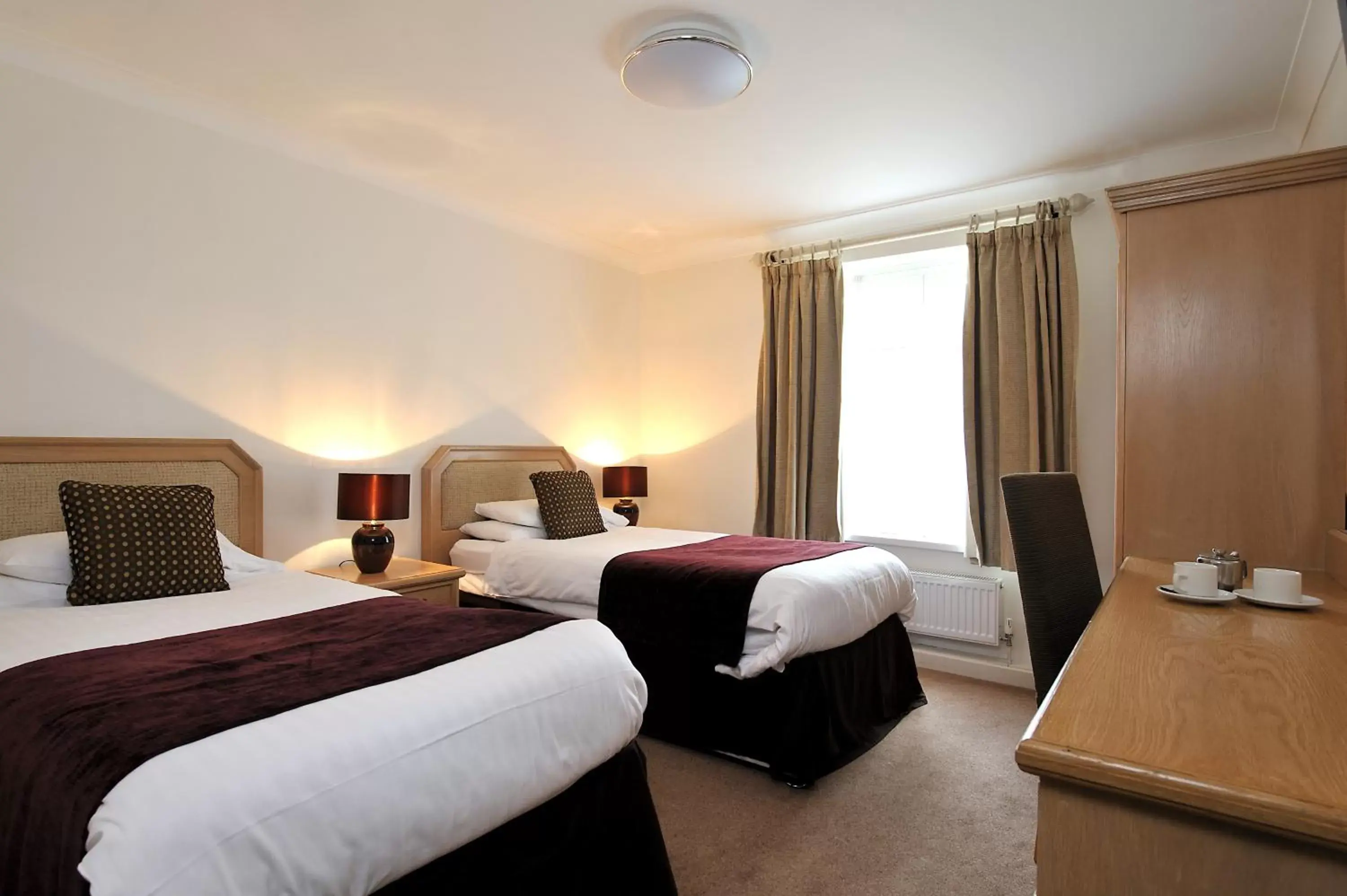 Standard Twin Room in Exeter Court Hotel