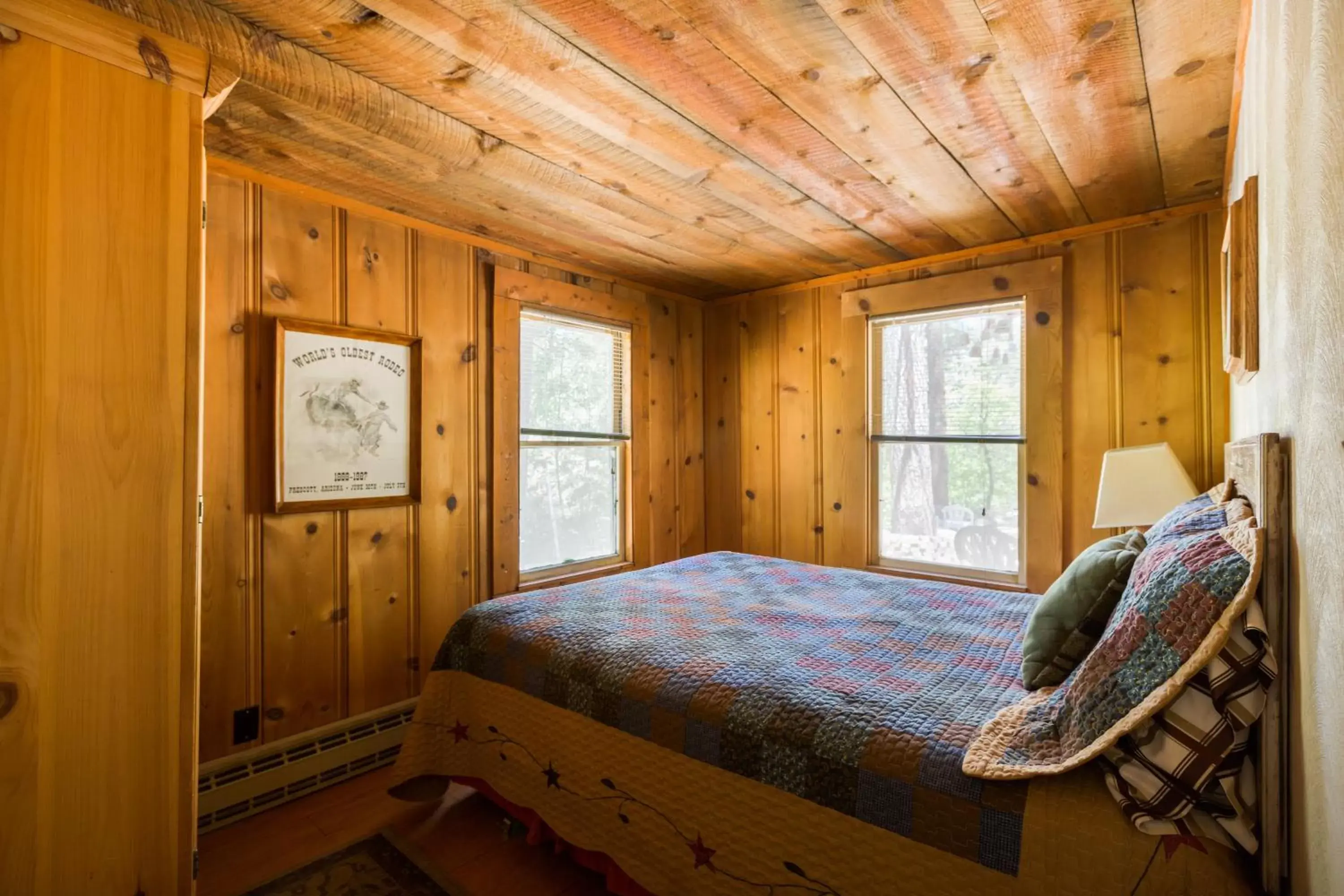 Bedroom, Bed in Crown King Cabins Bradshaw