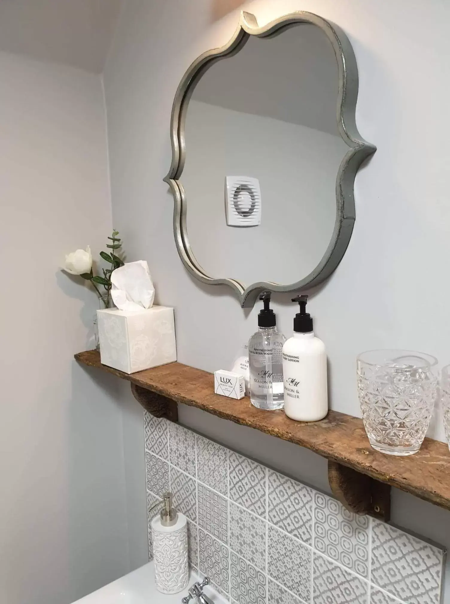 King Room in The Horse Inn Hurst King Room in The Horse Inn Hurst