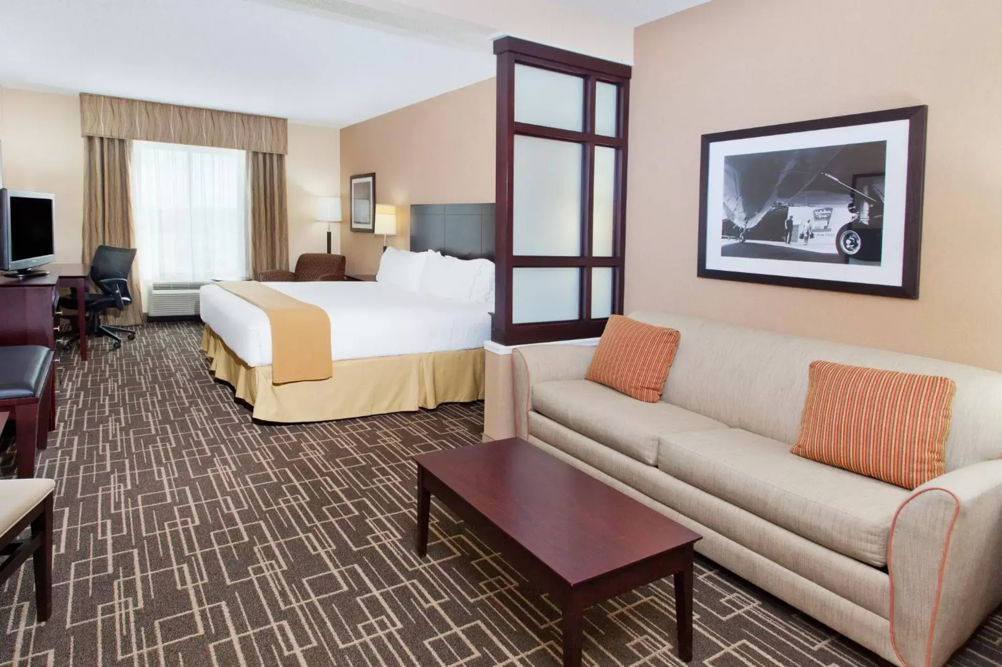 Photo of the whole room, Bed in Holiday Inn Express Hotel & Suites Jackson Northeast by IHG Photo of the whole room, Bed in Holiday Inn Express Hotel & Suites Jackson Northeast by IHG