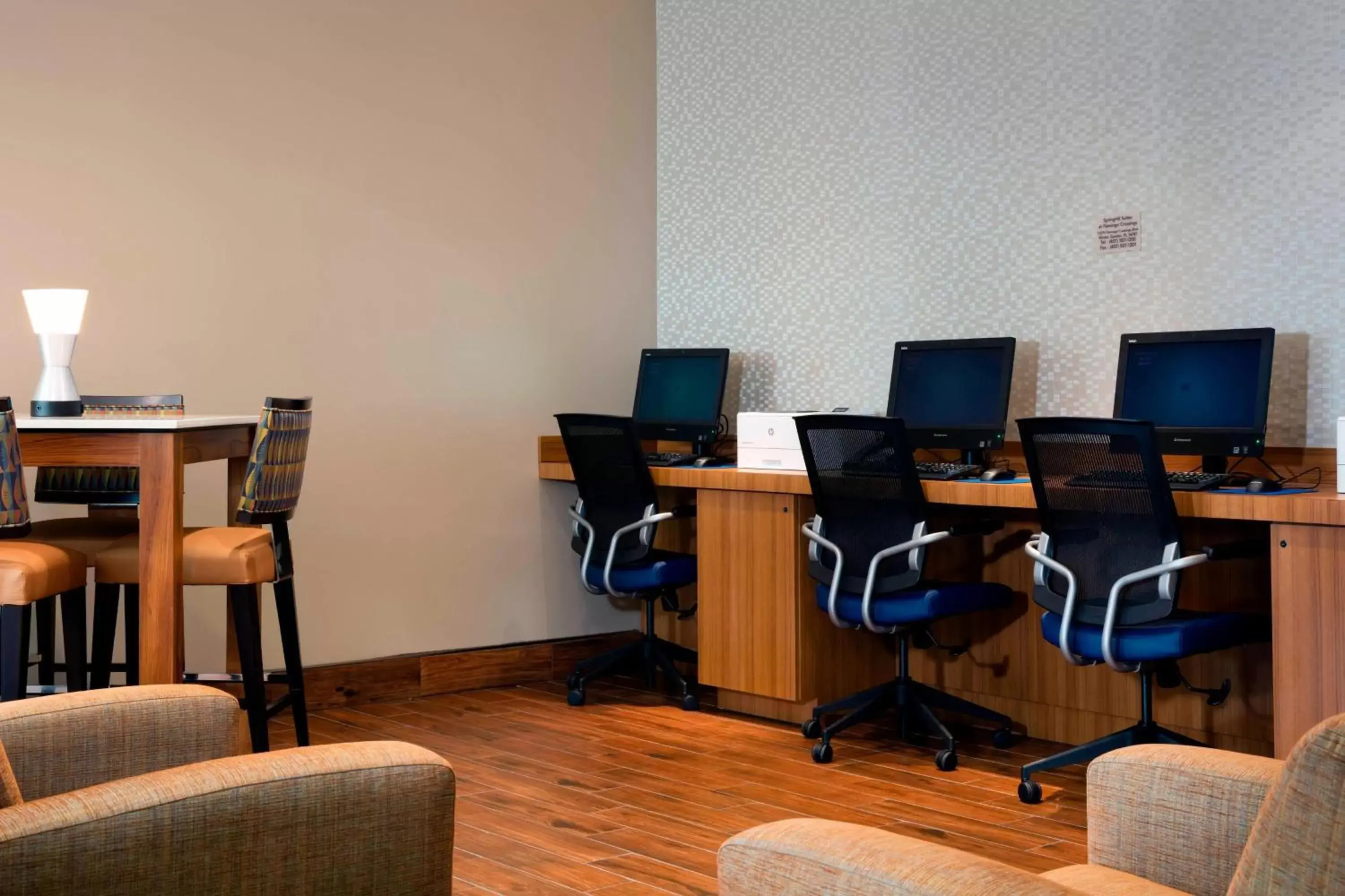 Business facilities in SpringHill Suites by Marriott Orlando at FLAMINGO CROSSINGS Town Center-Western Entrance