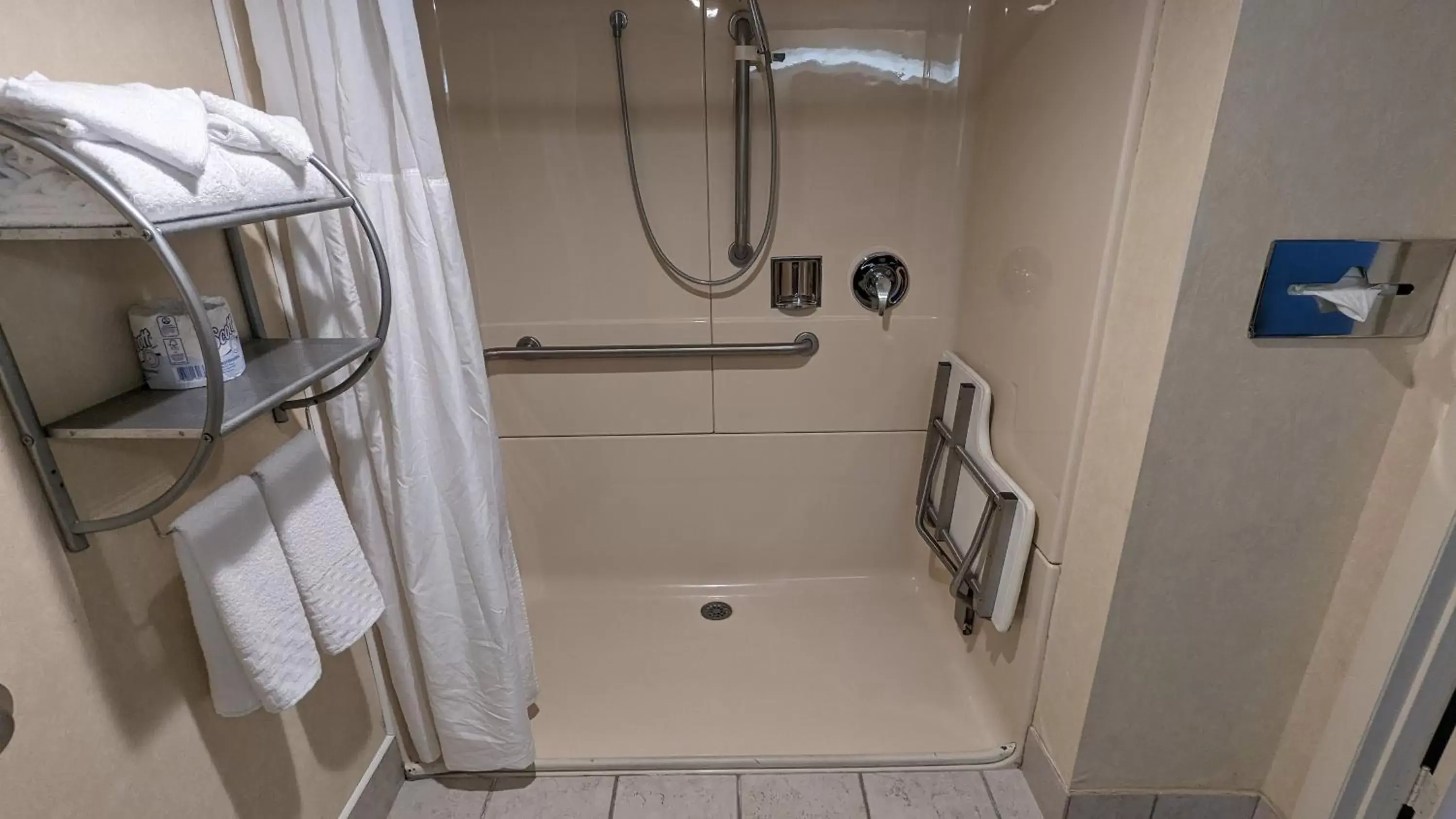 Shower, Bathroom in Best Western Plus Philadelphia Bensalem Hotel