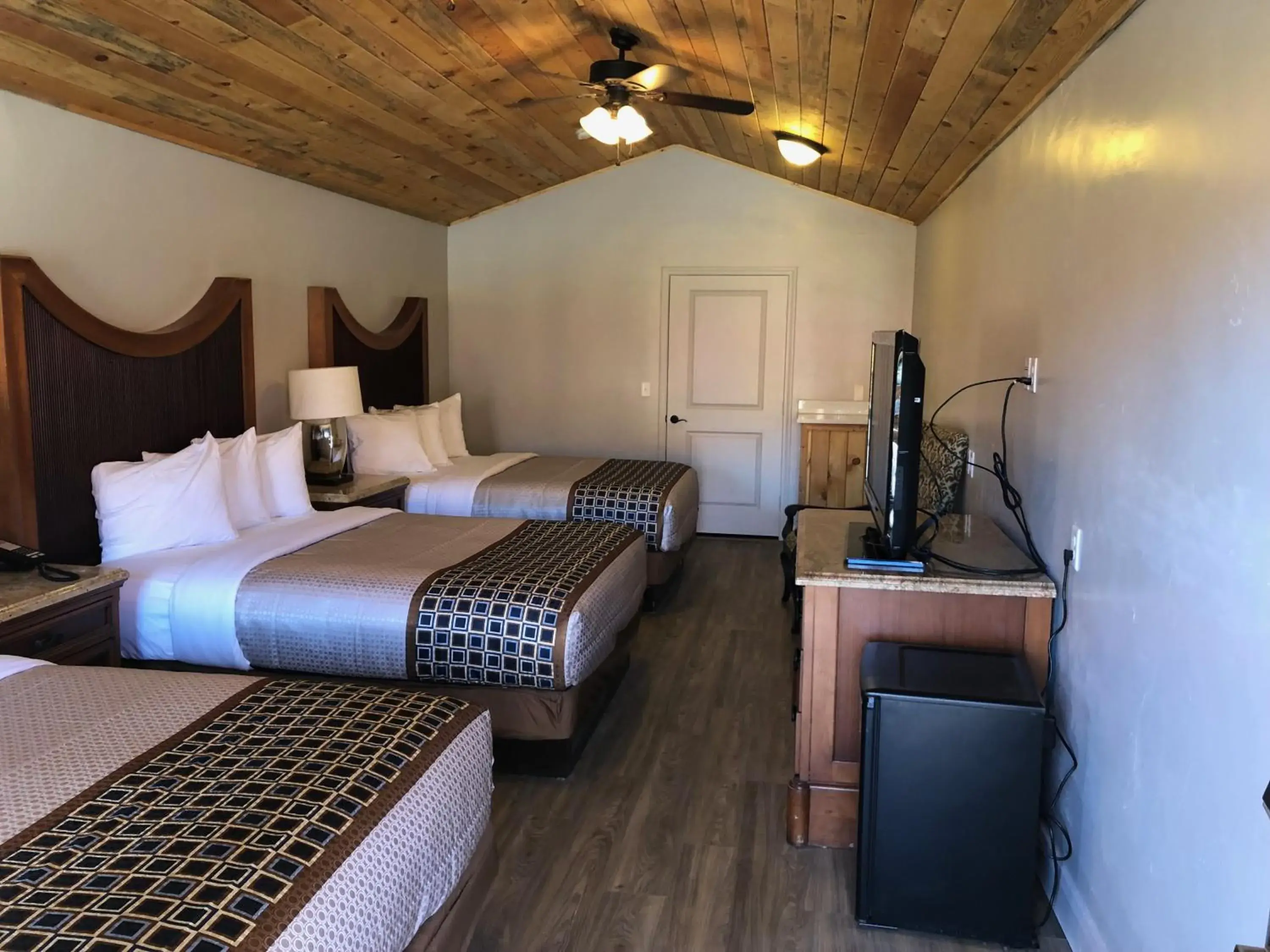 Bedroom, Bed in Red Canyon Cabins