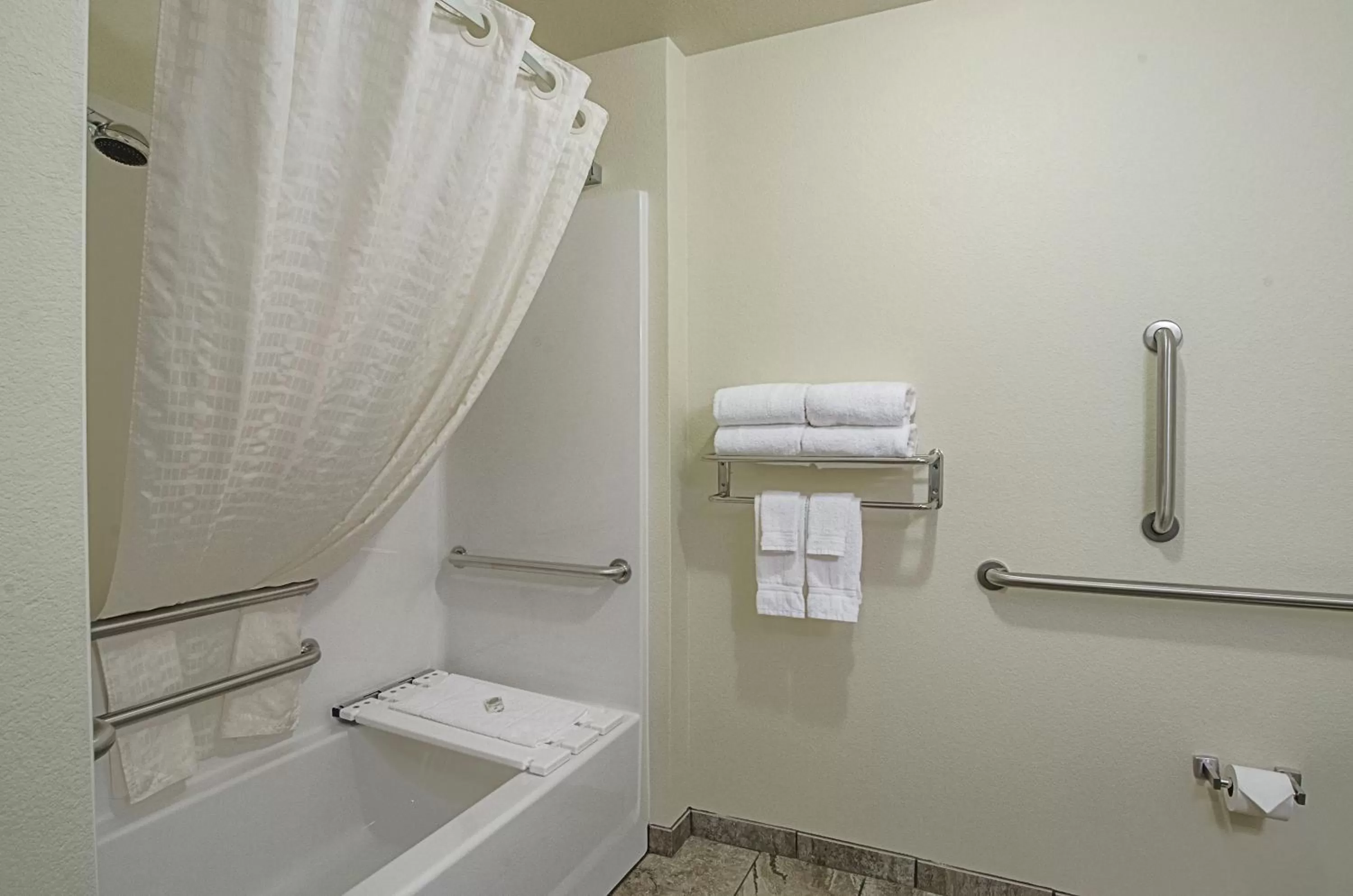 Shower in Cobblestone Inn & Suites - Guernsey