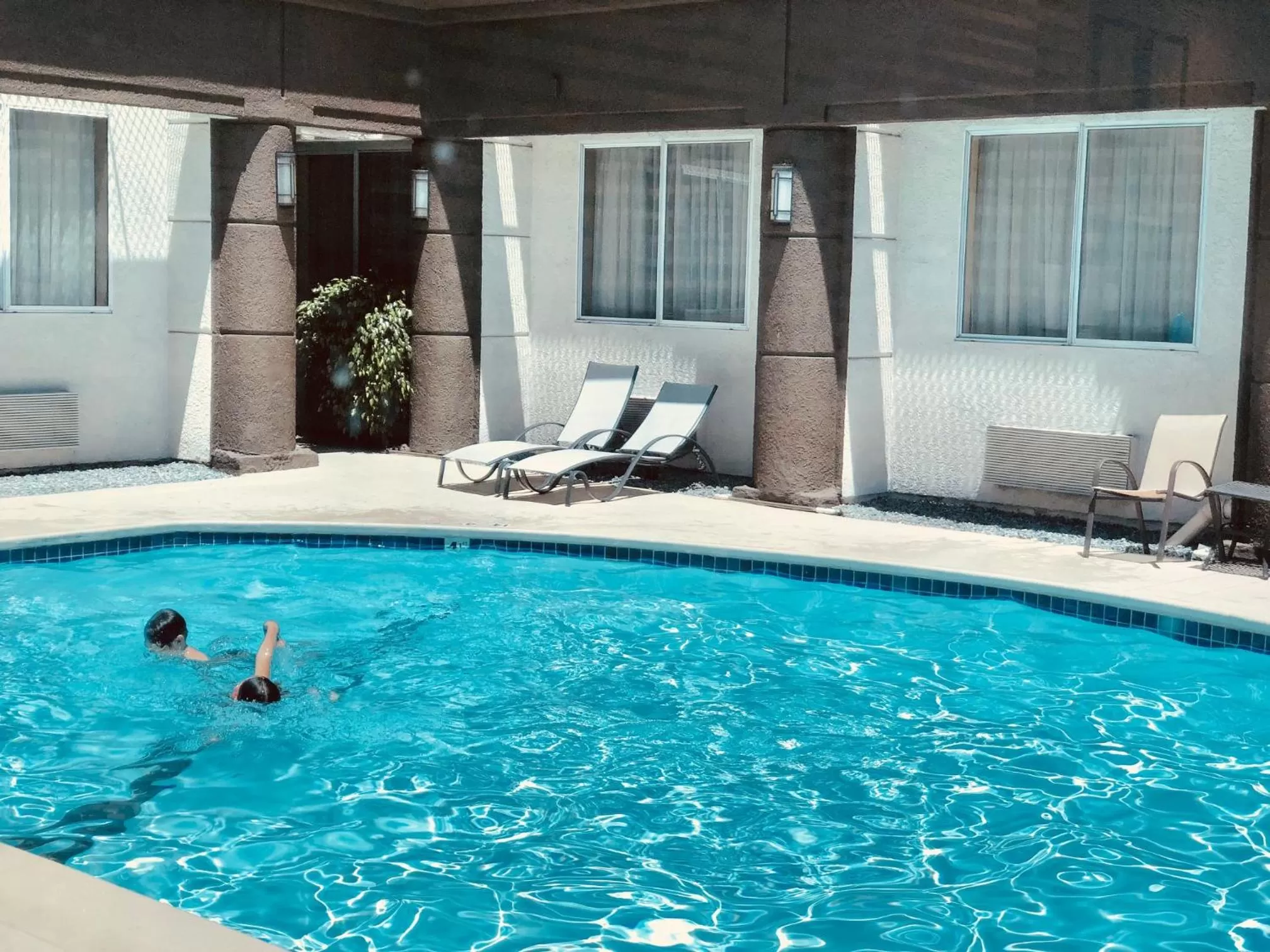 Swimming pool in Country Inn & Suites by Radisson, San Jose International Airport, CA