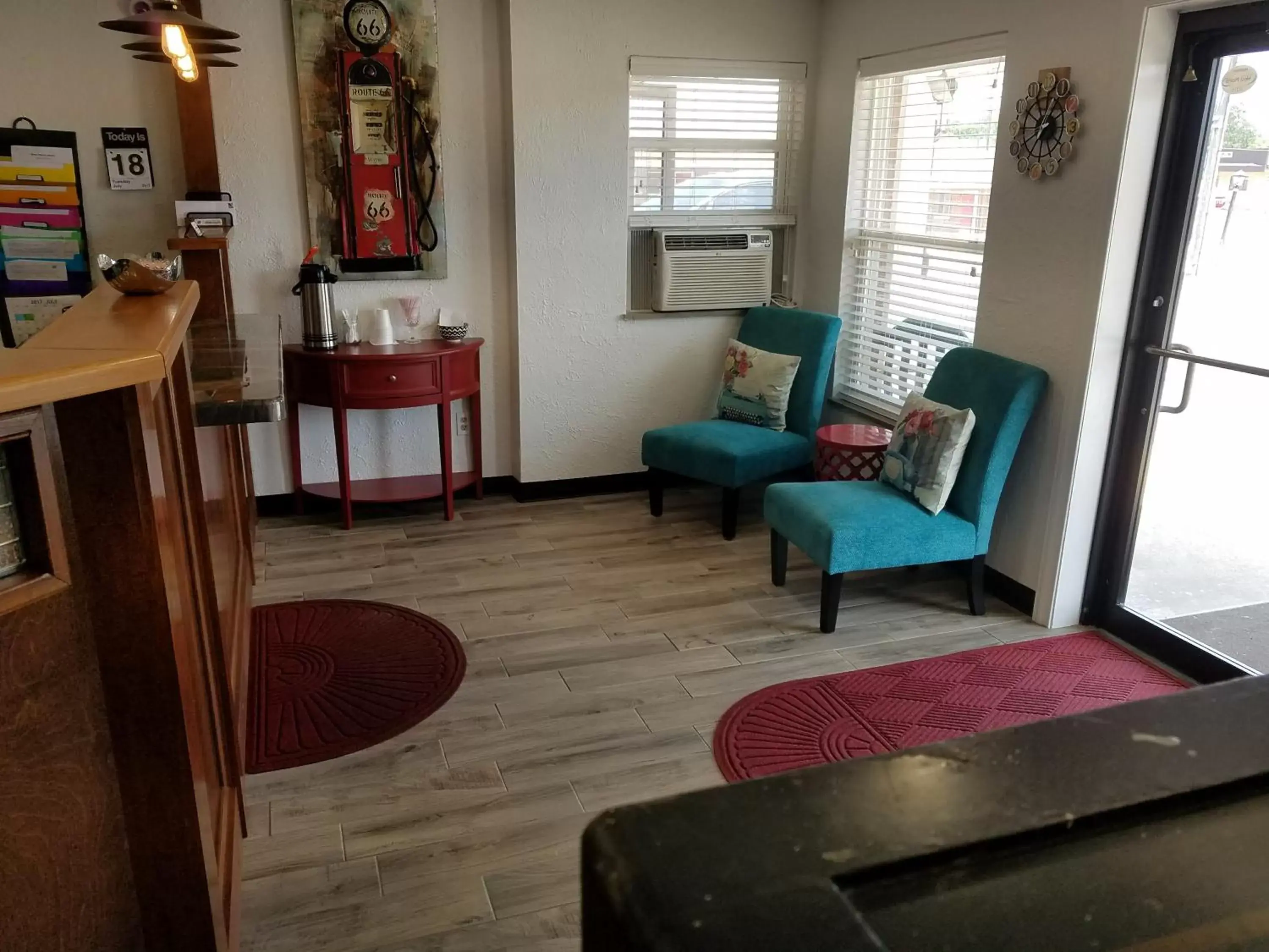 Lobby or reception, Seating Area in West Plains Motel