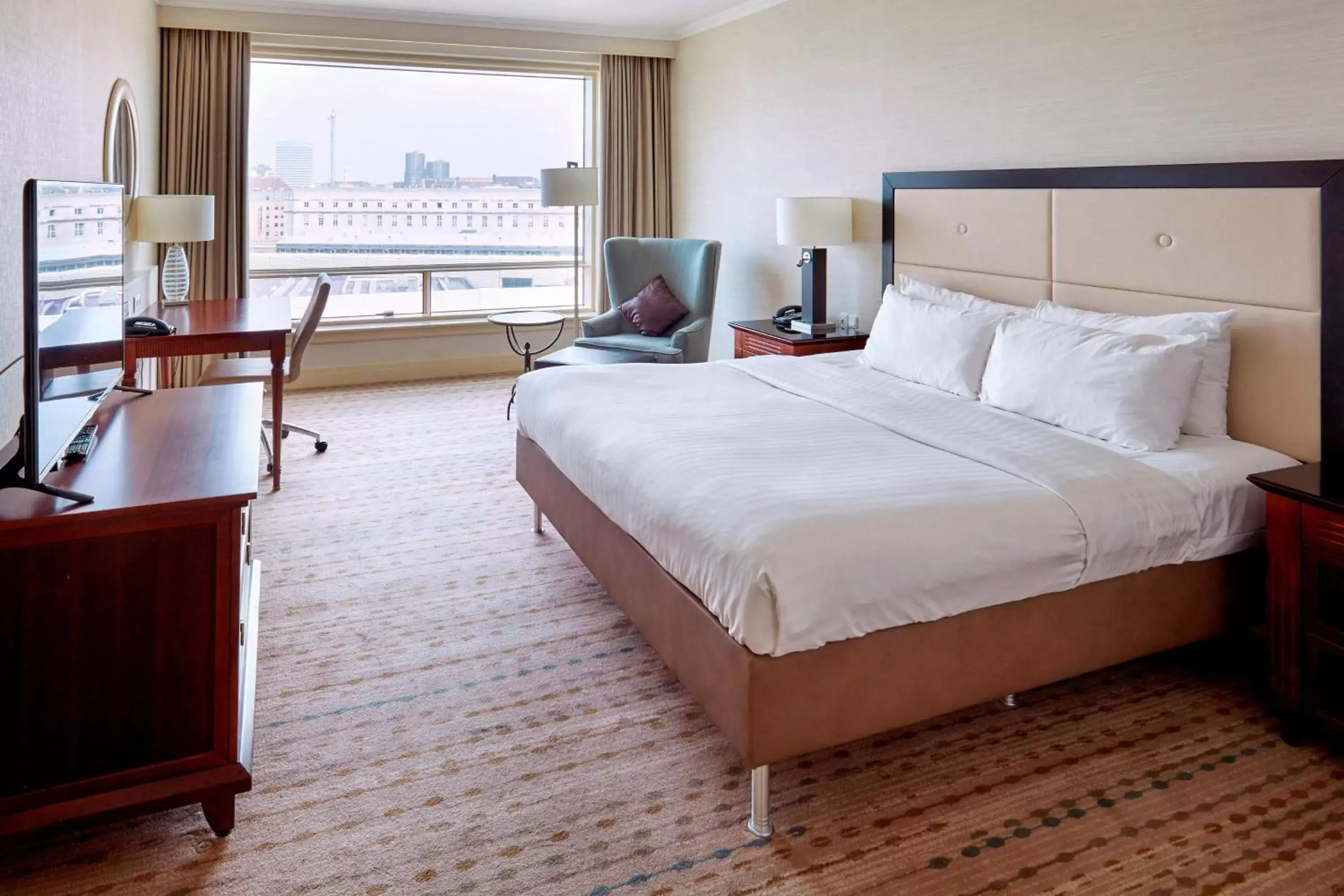 Photo of the whole room, Bed in Copenhagen Marriott Hotel