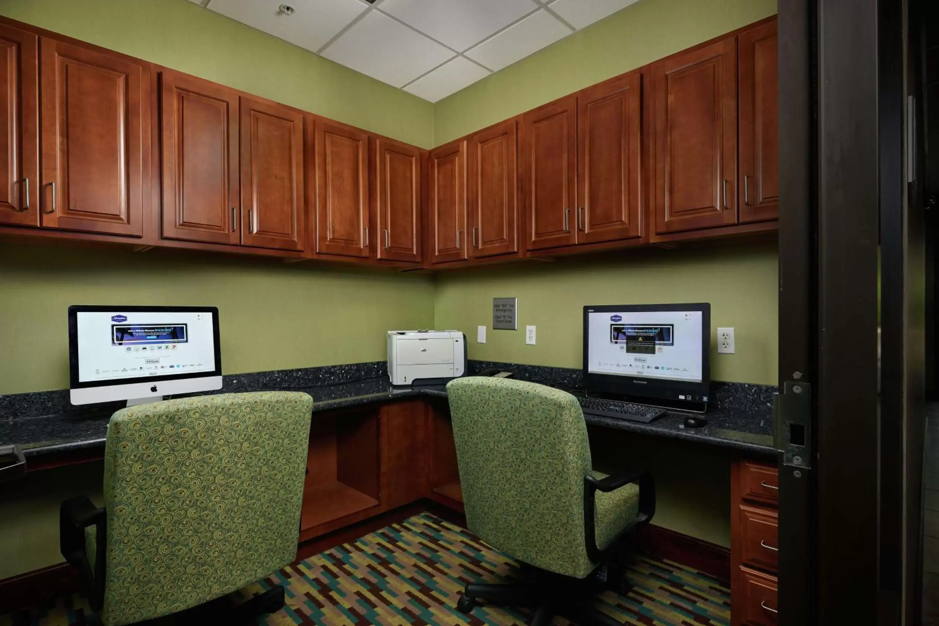 Business facilities in Hampton Inn Bermuda Run / Advance