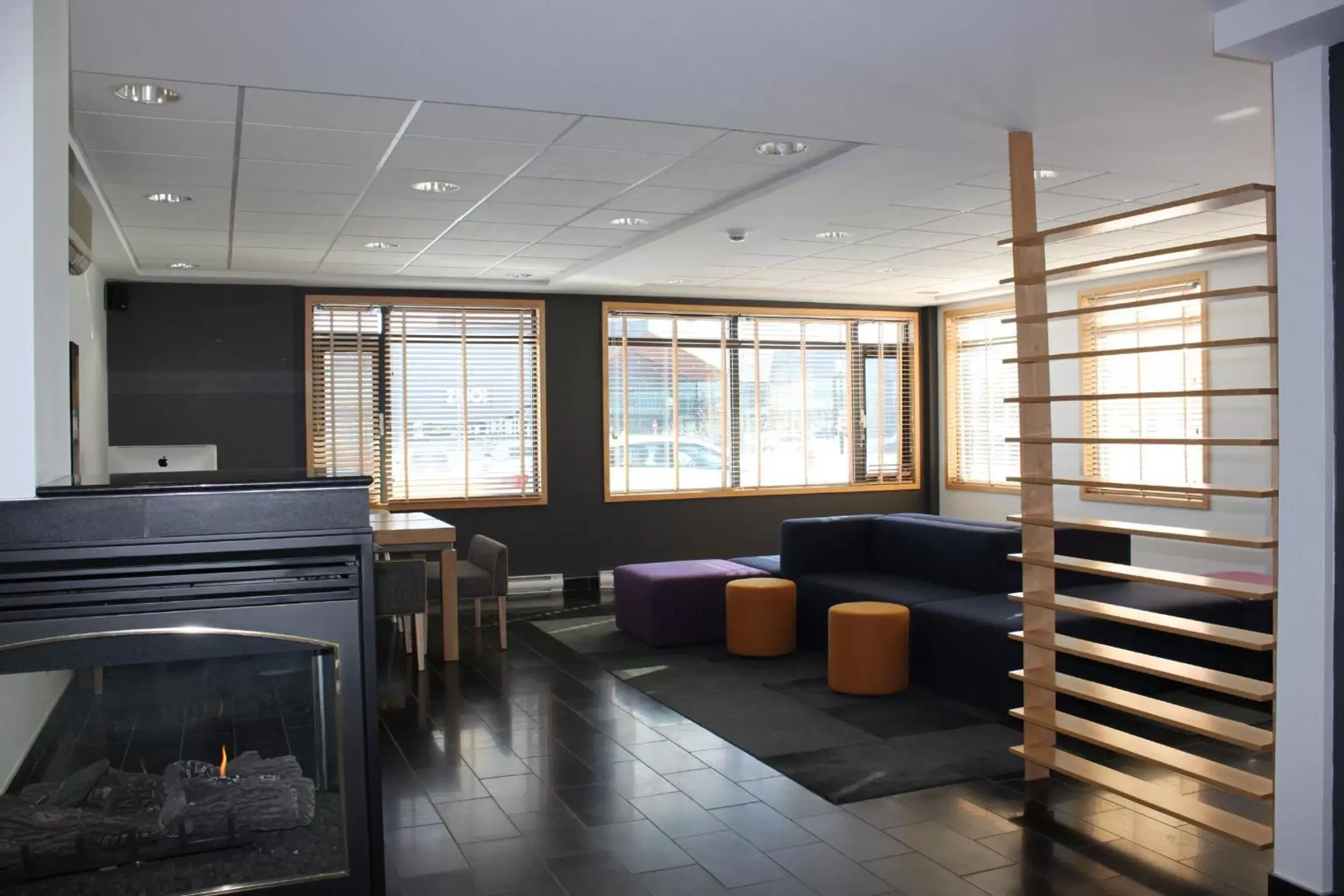 Lobby or reception in Le Dauphin St-Hyacinthe