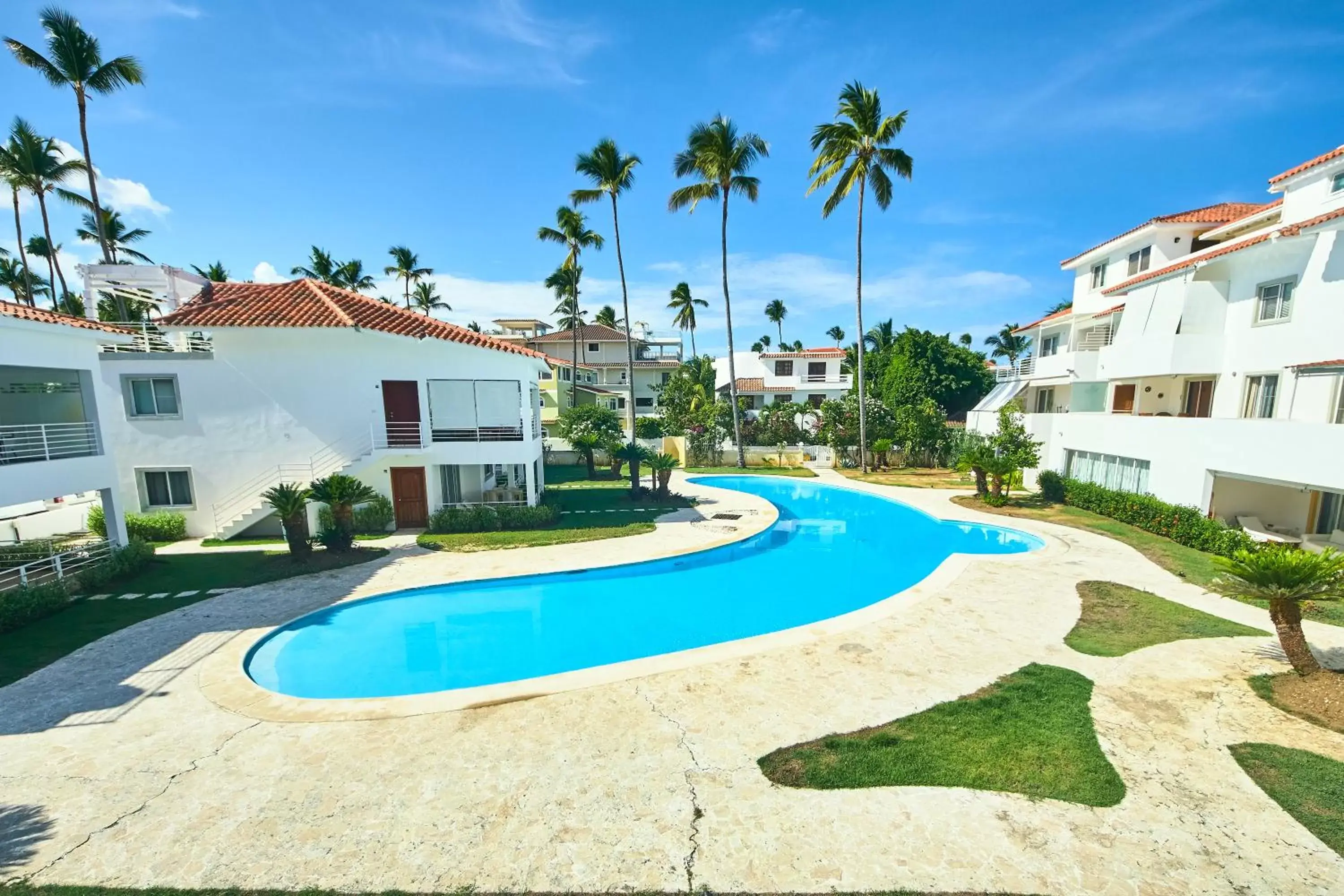 Property building, Swimming Pool in Las Terrazas Condo - Los Corales Village