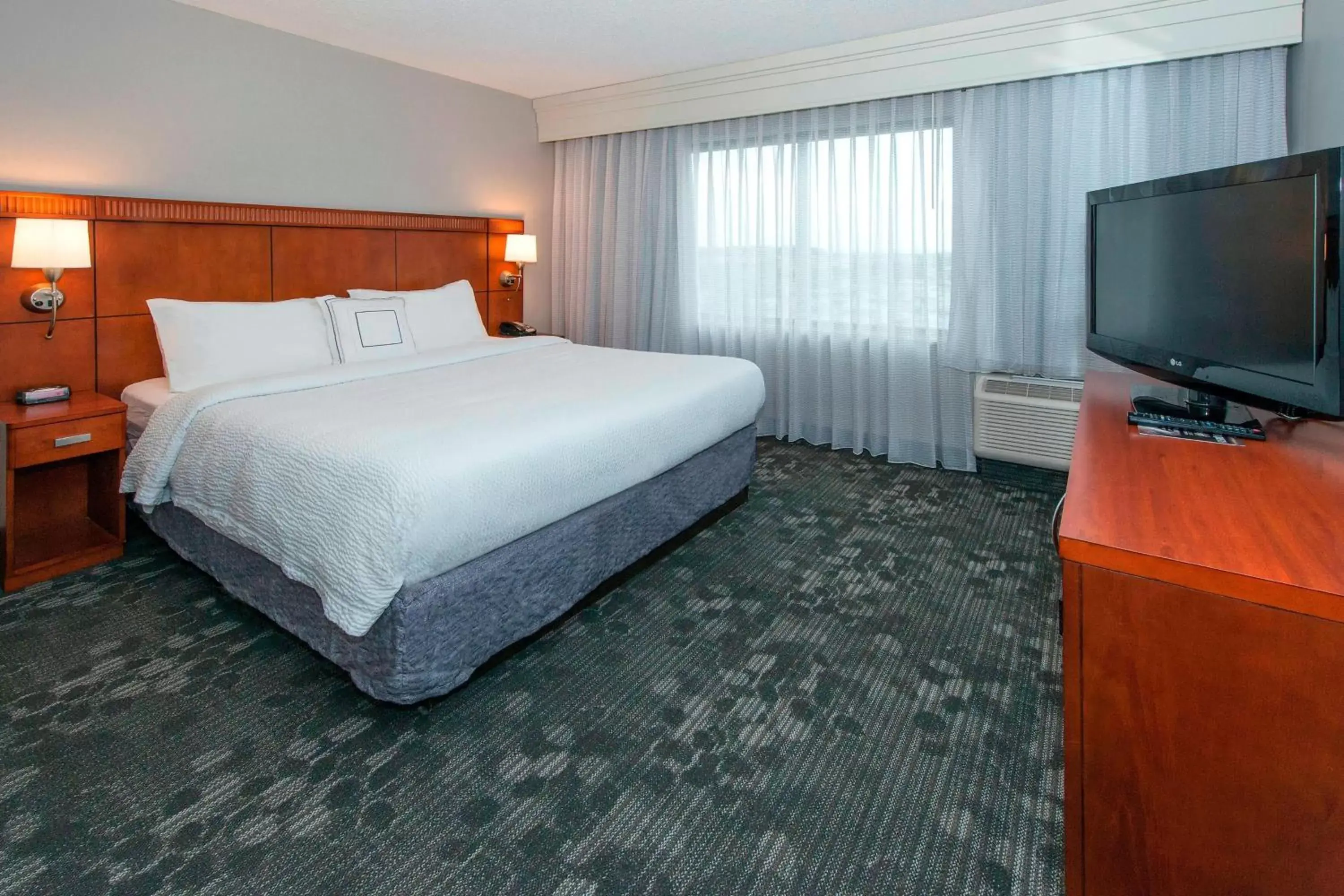 Bedroom, Bed in Courtyard by Marriott Montgomery Prattville