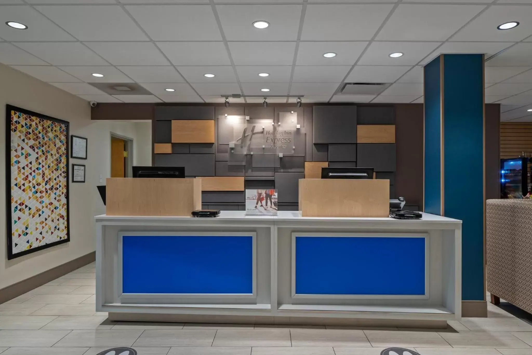 Property building, Lobby/Reception in Holiday Inn Express Hotel & Suites Woodbridge, an IHG Hotel