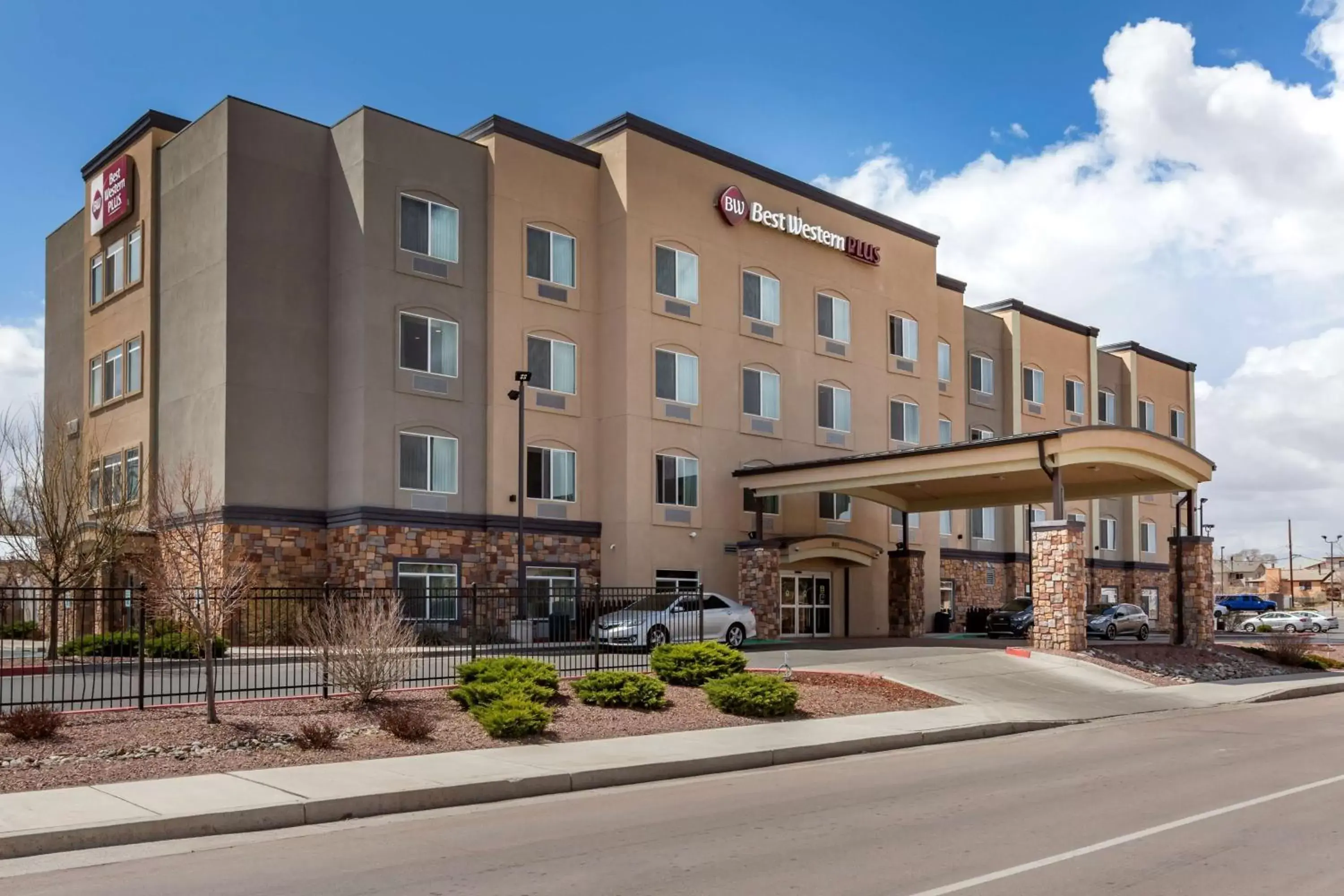 Property Building in Best Western Plus Gallup Inn & Suites