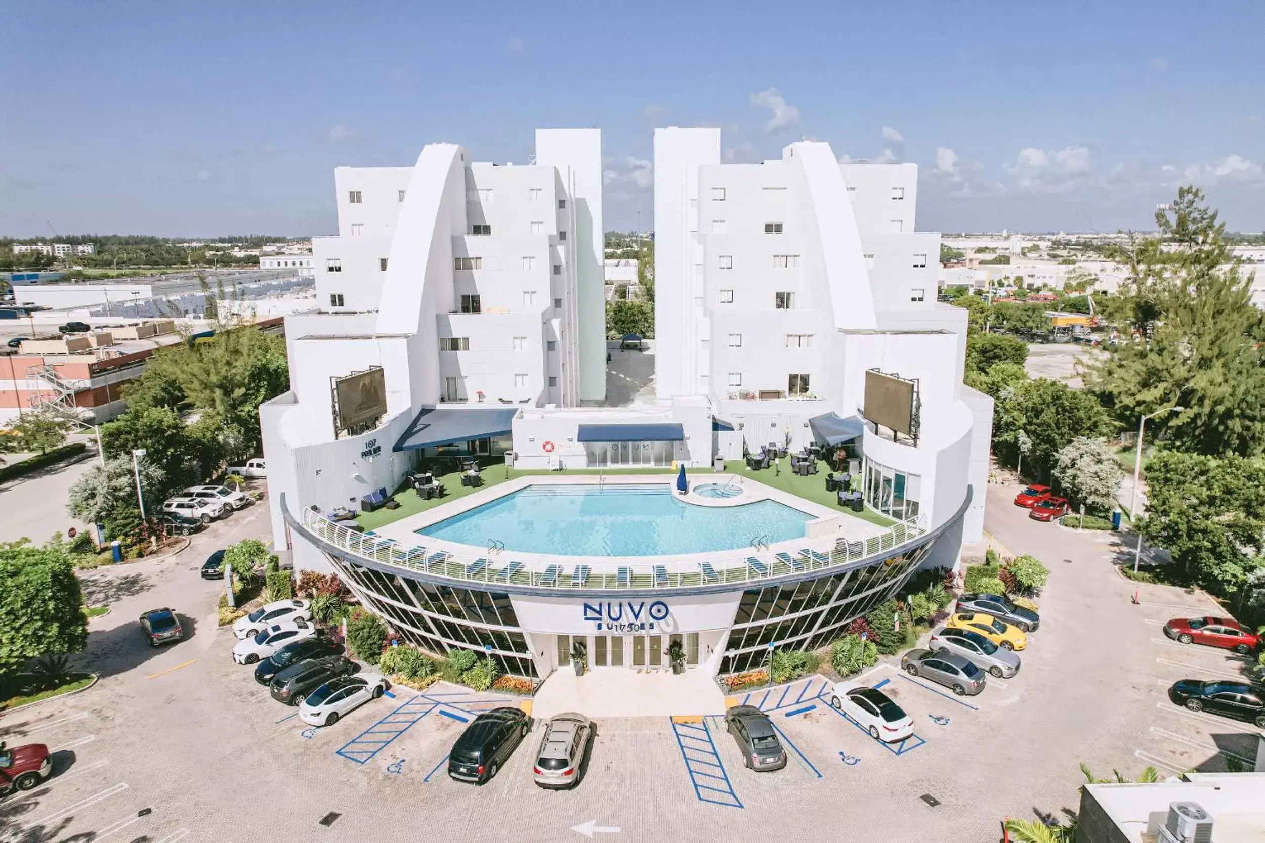Property building, Bird's-eye View in Nuvo Suites Hotel - Miami Doral