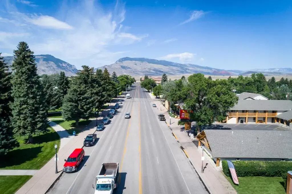 Property building in Moose Creek Lodge & Suites