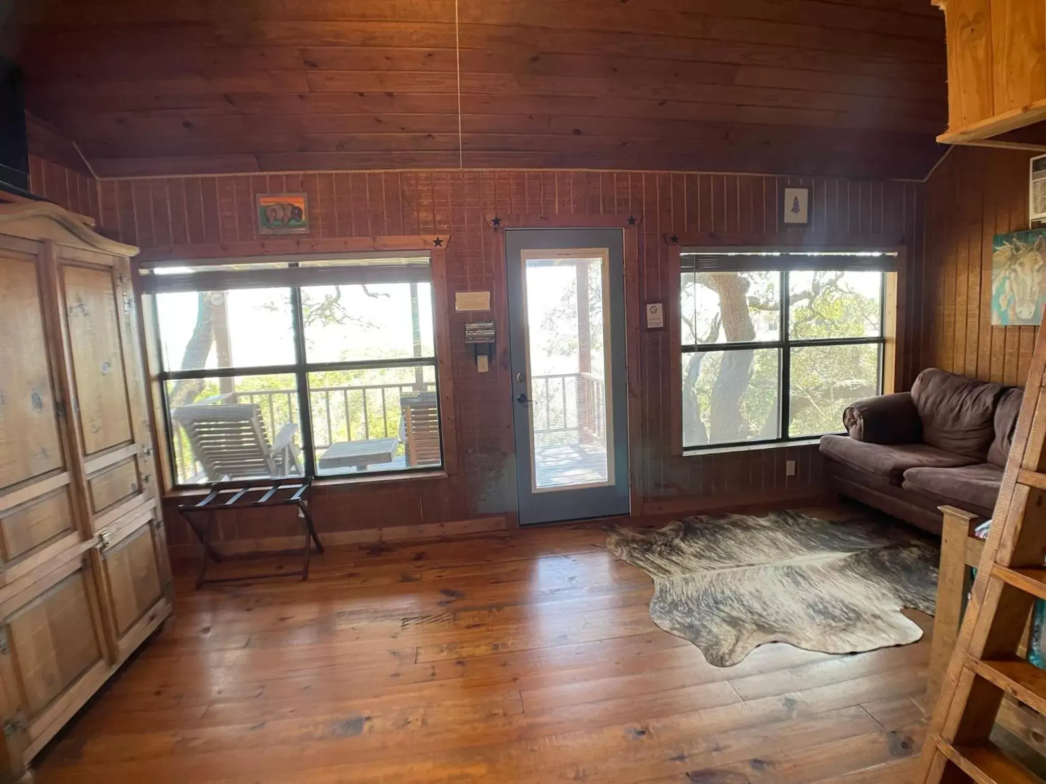 Living room, Seating Area in Walnut Canyon Cabins