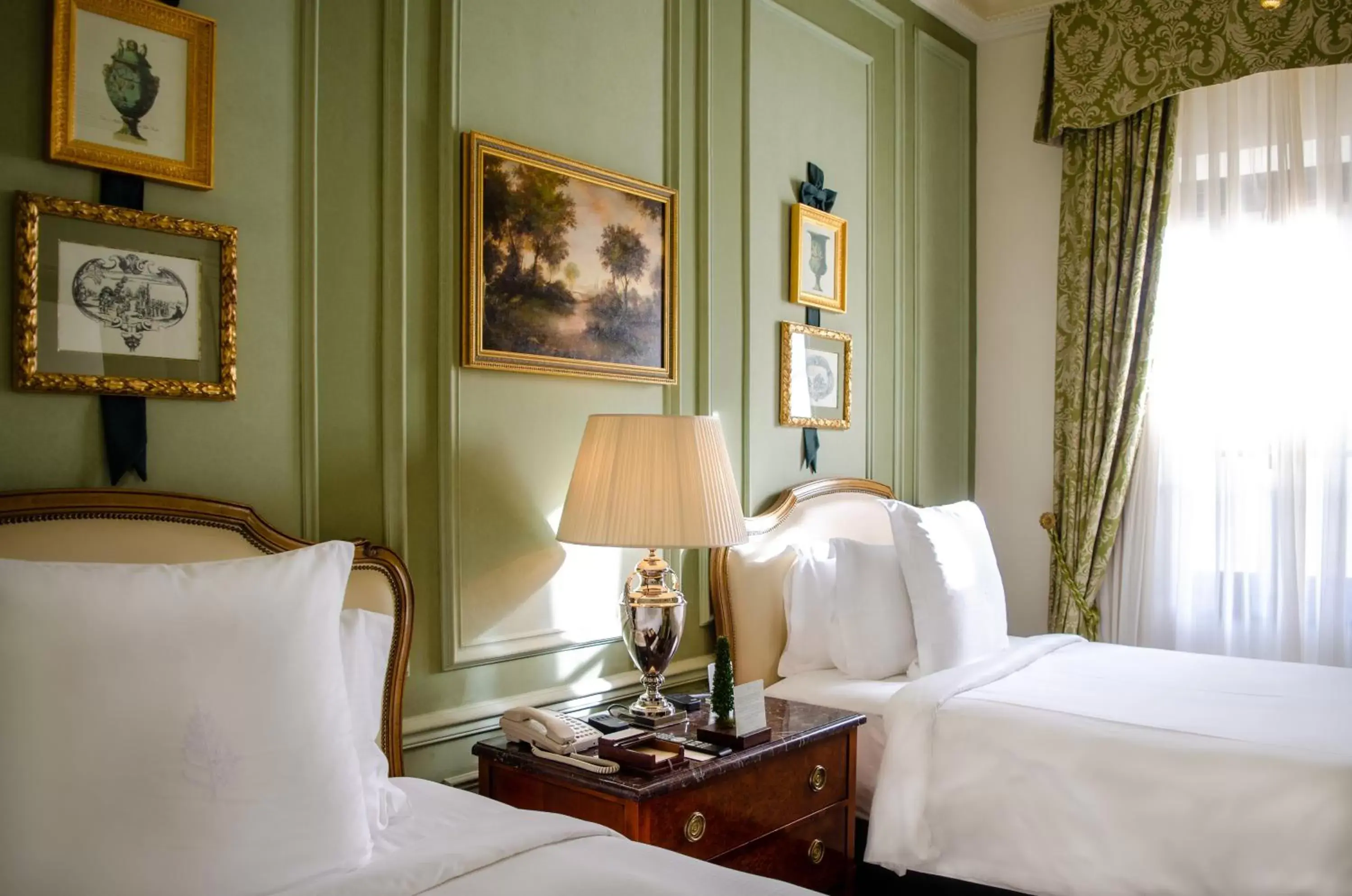 Bedroom, Bed in Four Seasons Hotel Firenze