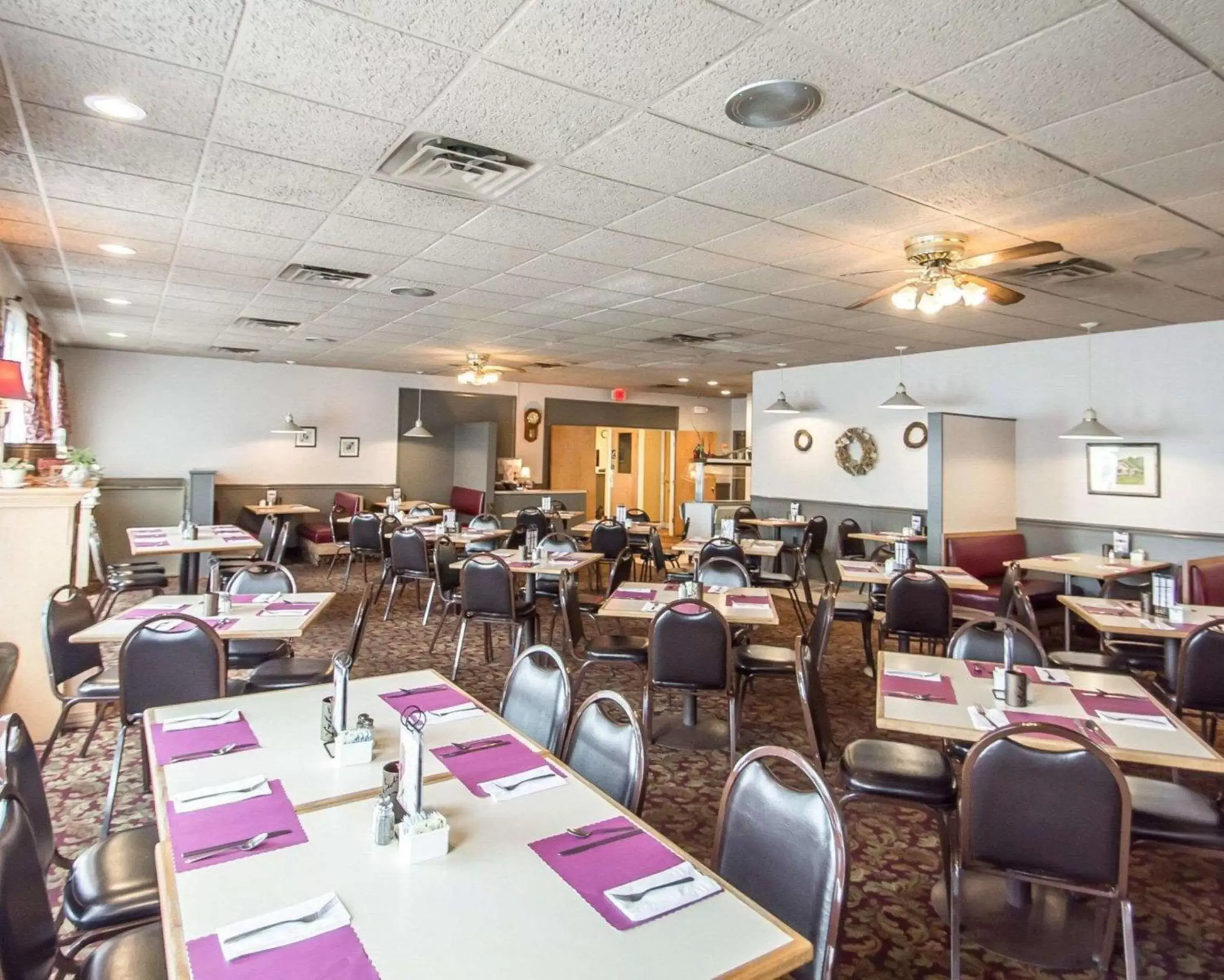 Restaurant/Places to Eat in Rodeway Inn Lakeville