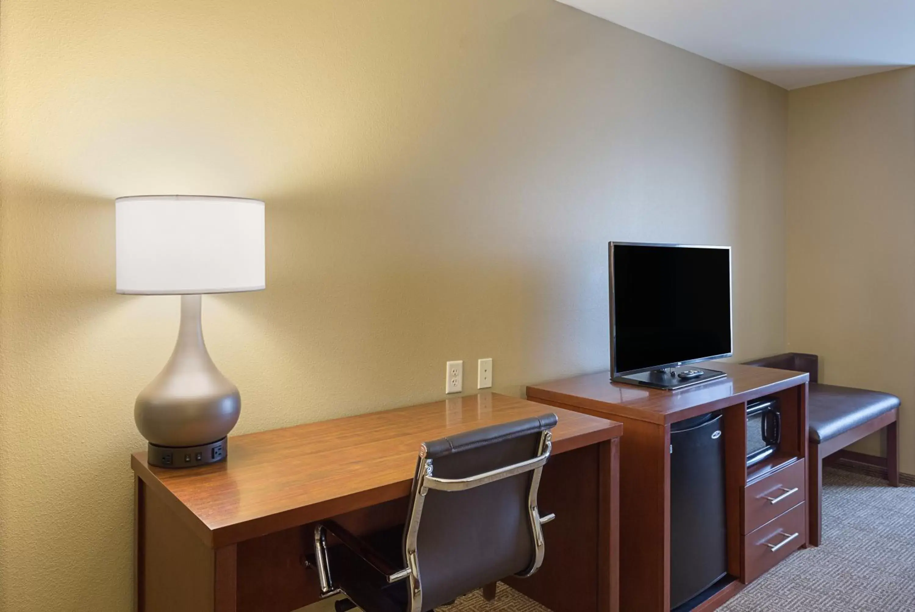 TV and multimedia, TV/Entertainment Center in Comfort Inn & Suites Zachary