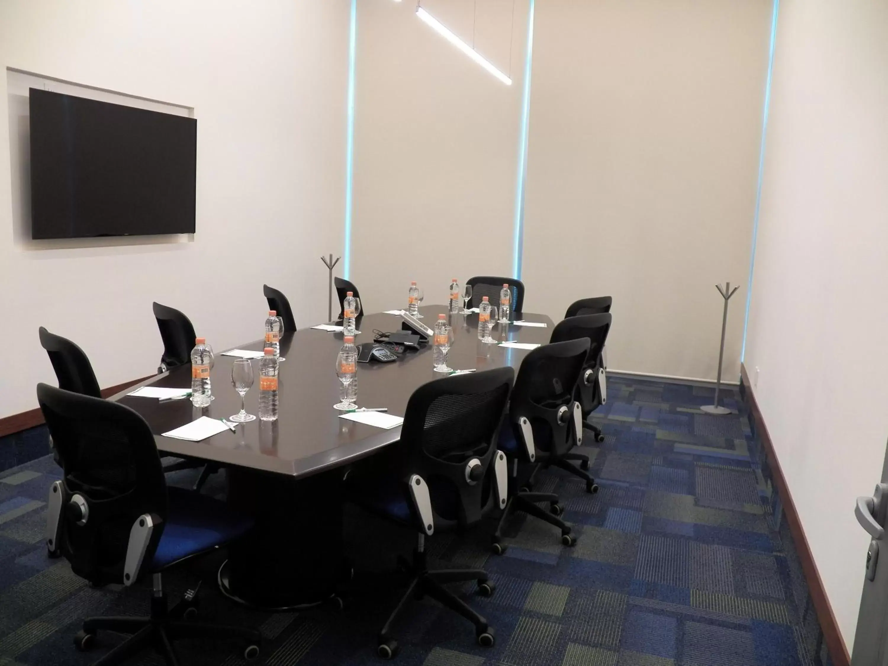 Meeting/conference room in Holiday Inn & Suites Plaza Mayor, an IHG Hotel