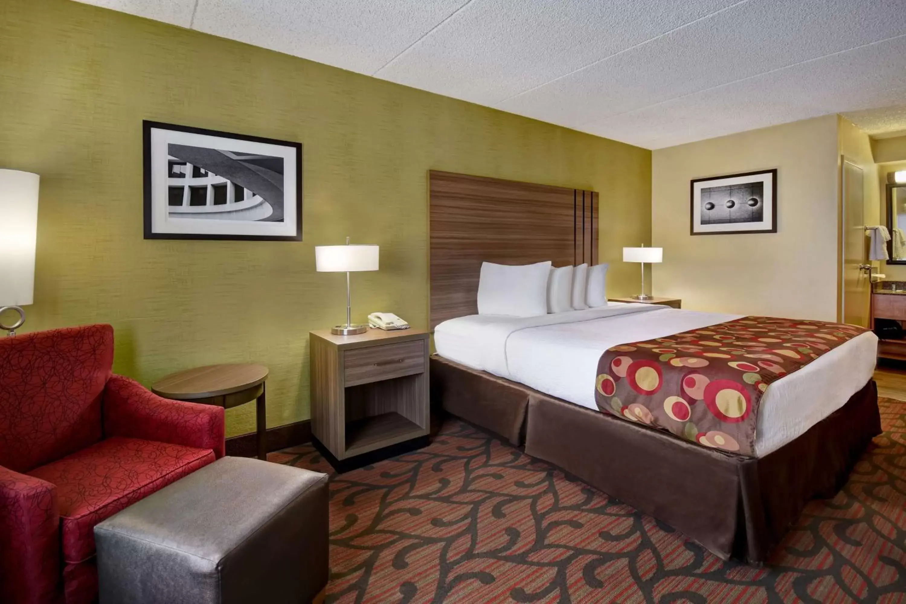 Photo of the whole room, Bed in Best Western Rochester Marketplace Inn