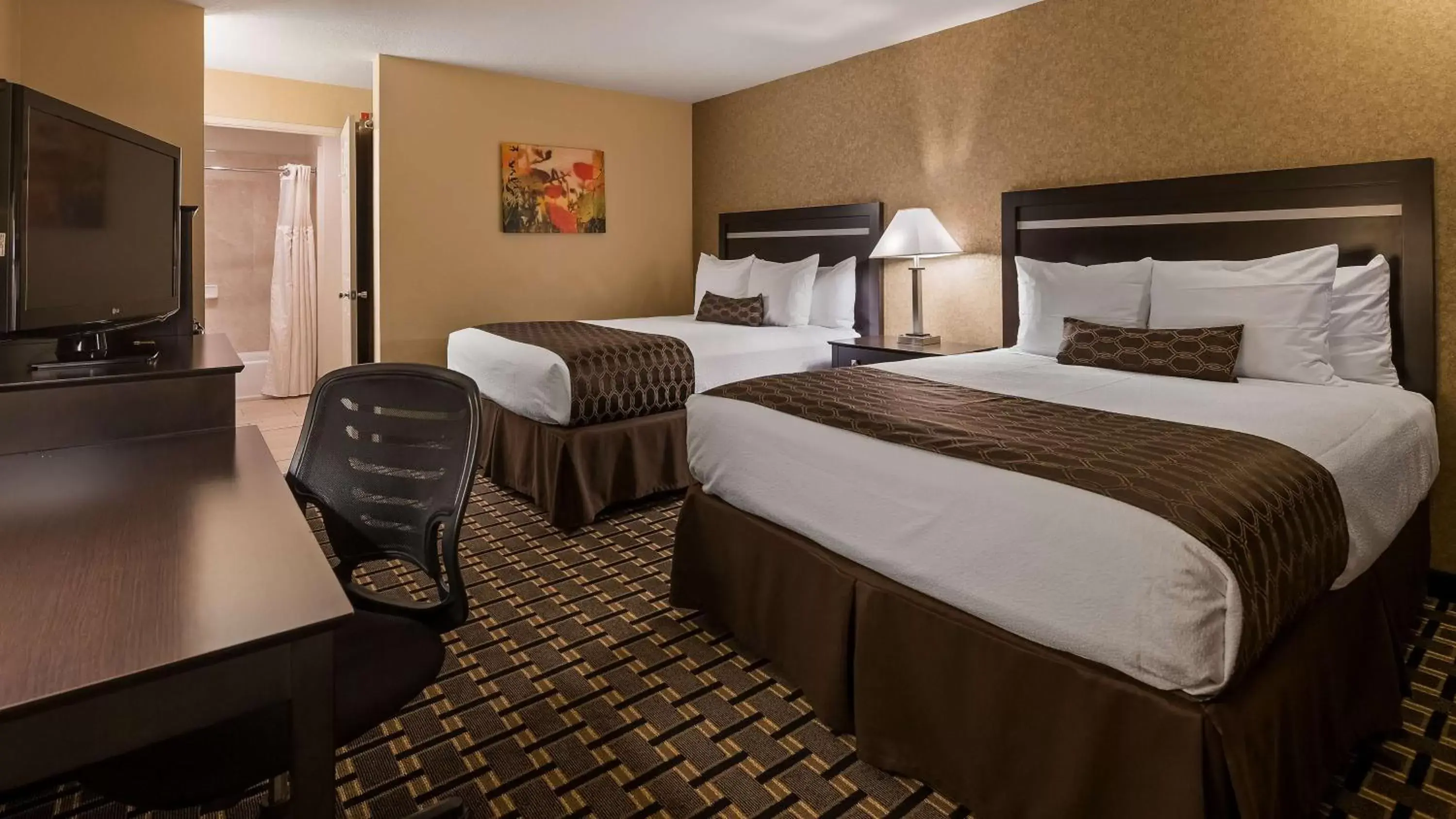 Photo of the whole room, Bed in Best Western Plus Pleasanton Inn