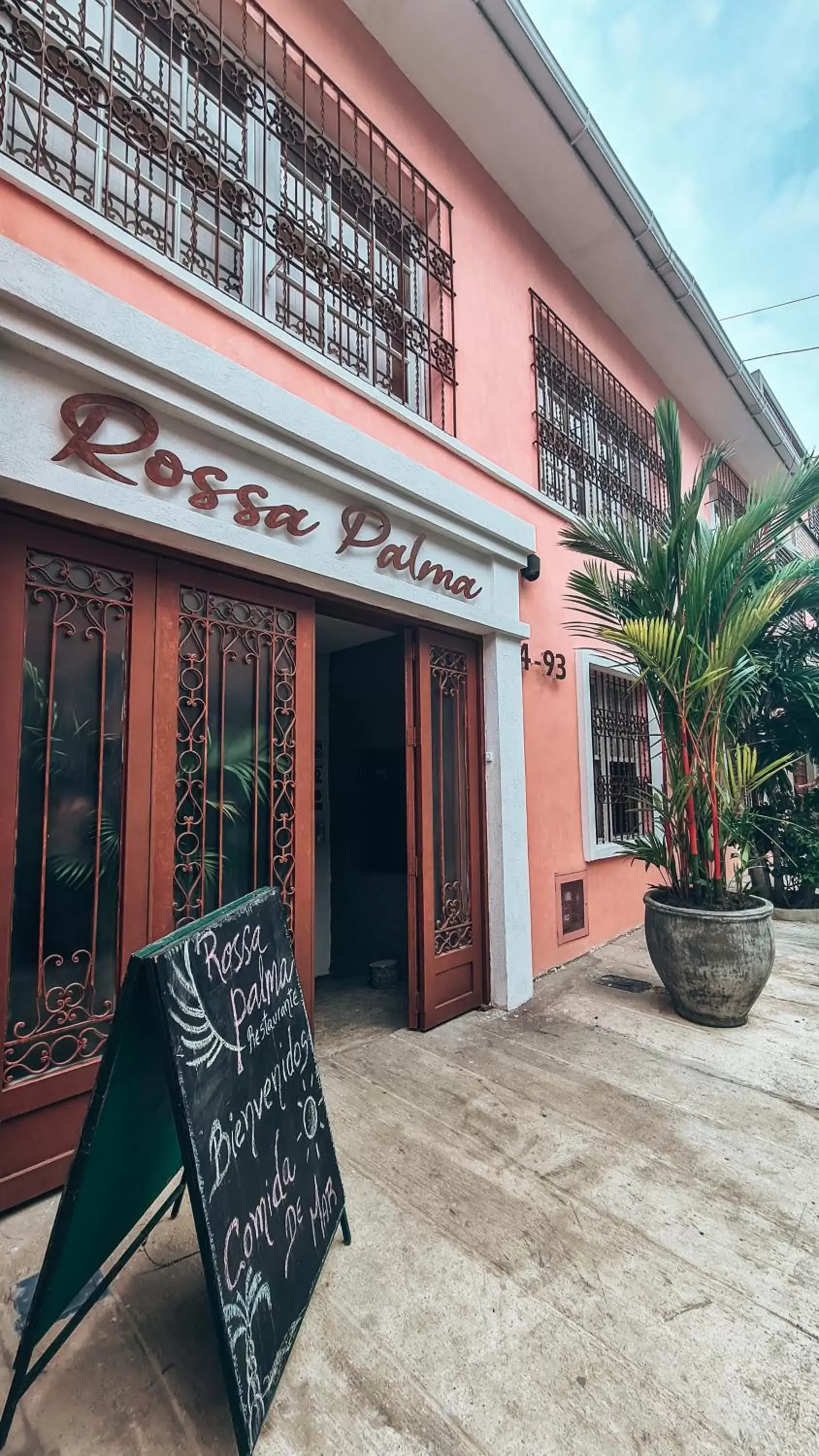 Facade/entrance in Rossa Palma Facade/entrance in Rossa Palma